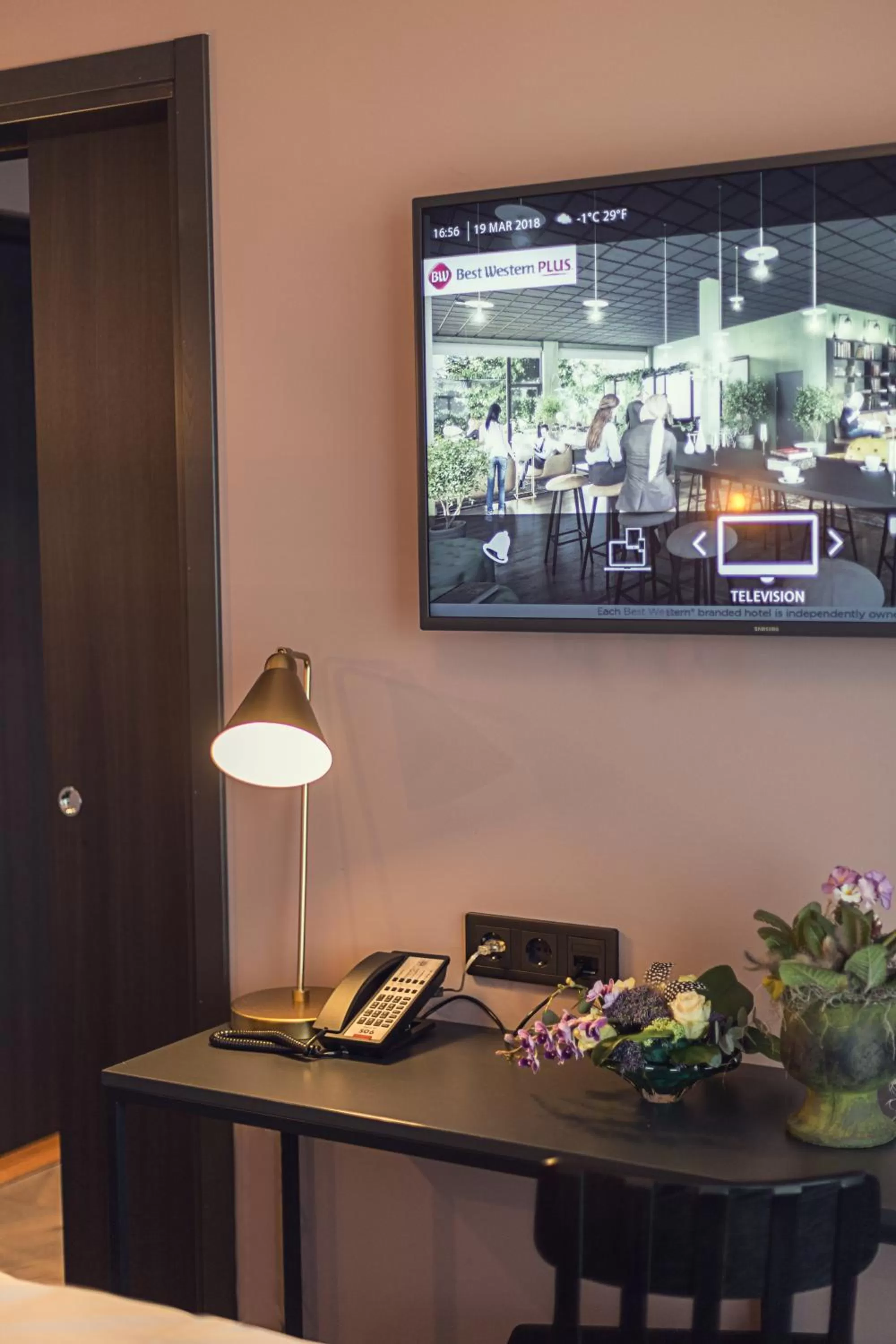 TV and multimedia in Best Western Plus Hus 57