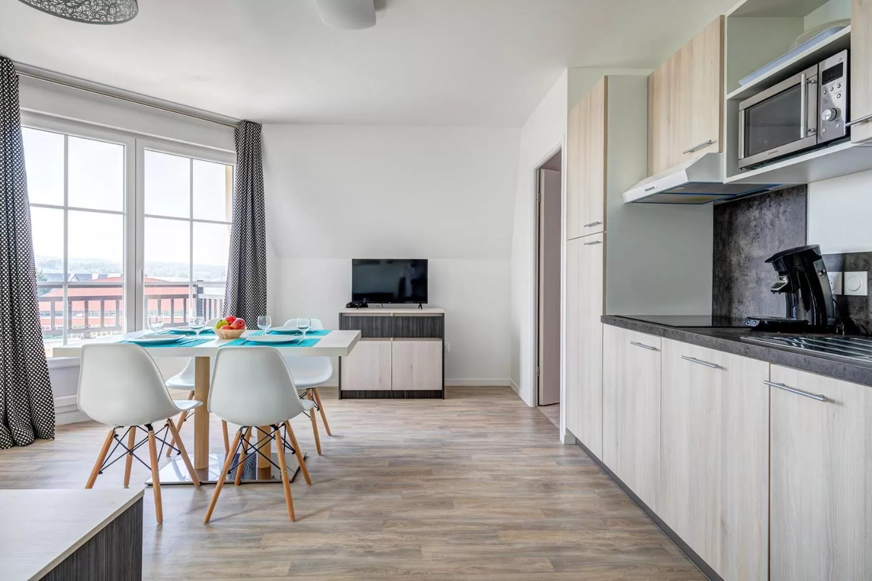 Communal lounge/ TV room in Résidence Goélia Le Victoria