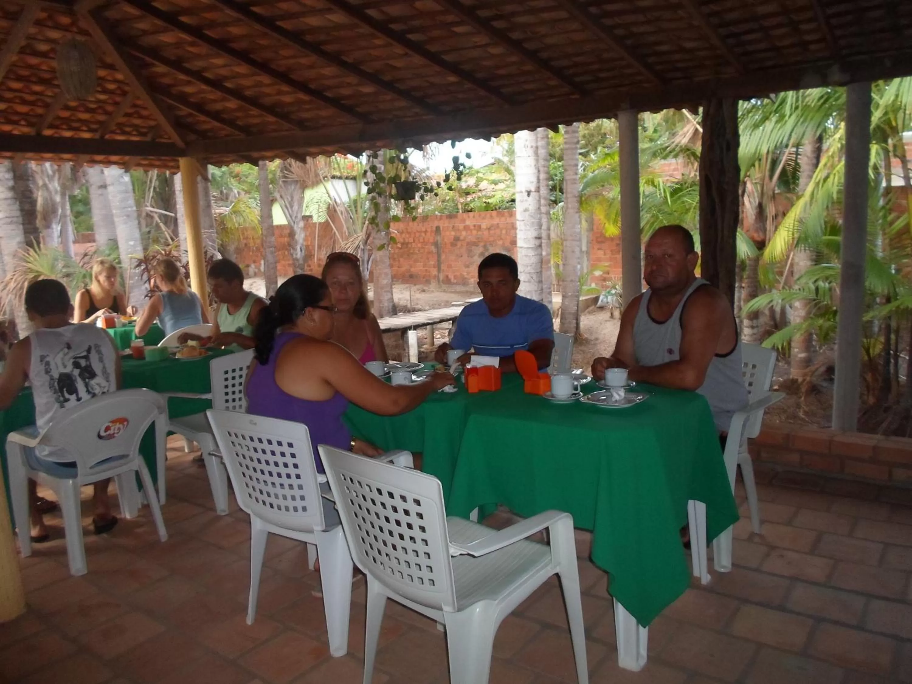 group of guests, Restaurant/Places to Eat in Pousada do Riacho
