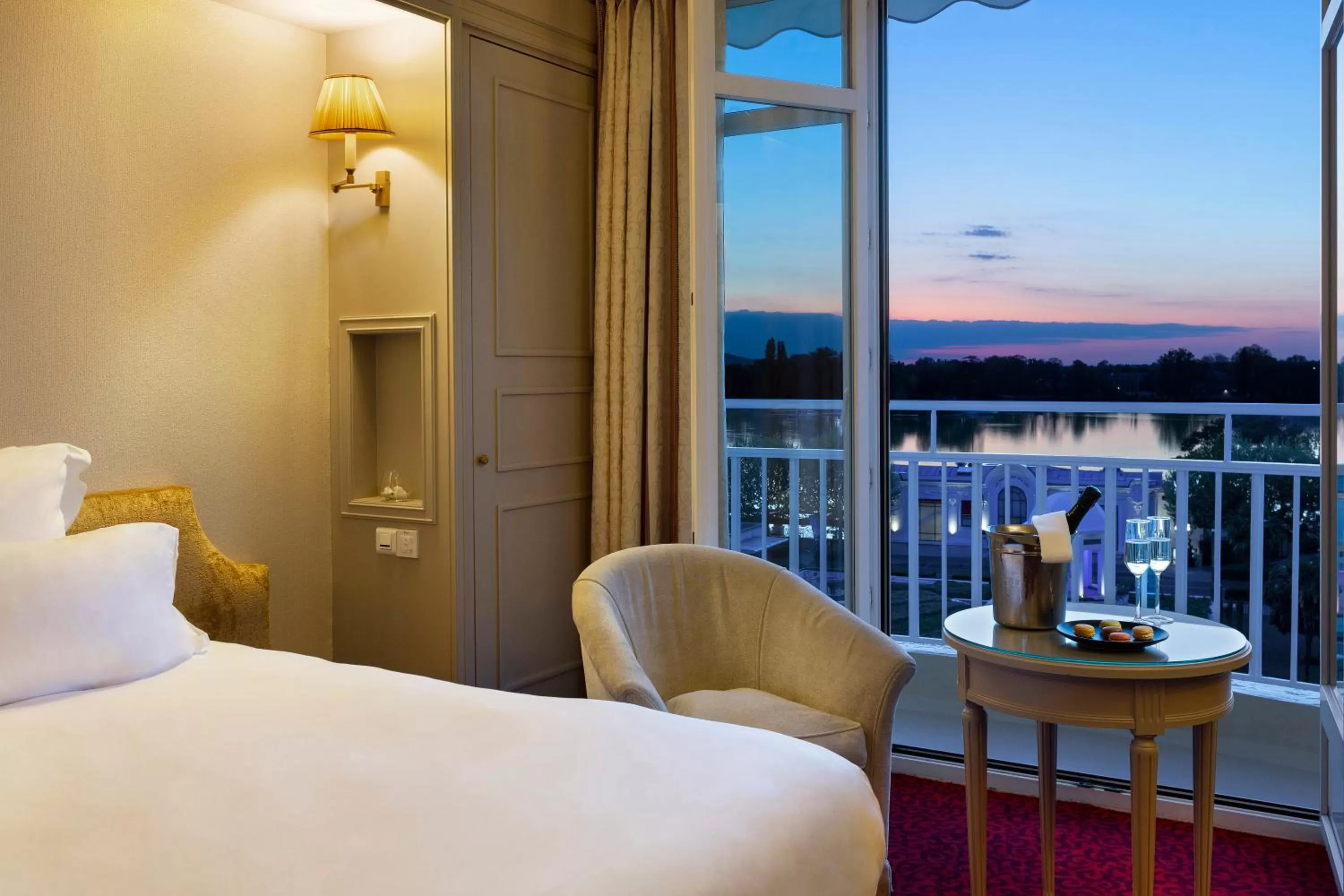 Garden view, Bed in Hôtel Barrière le Grand Hôtel Enghien-les-Bains