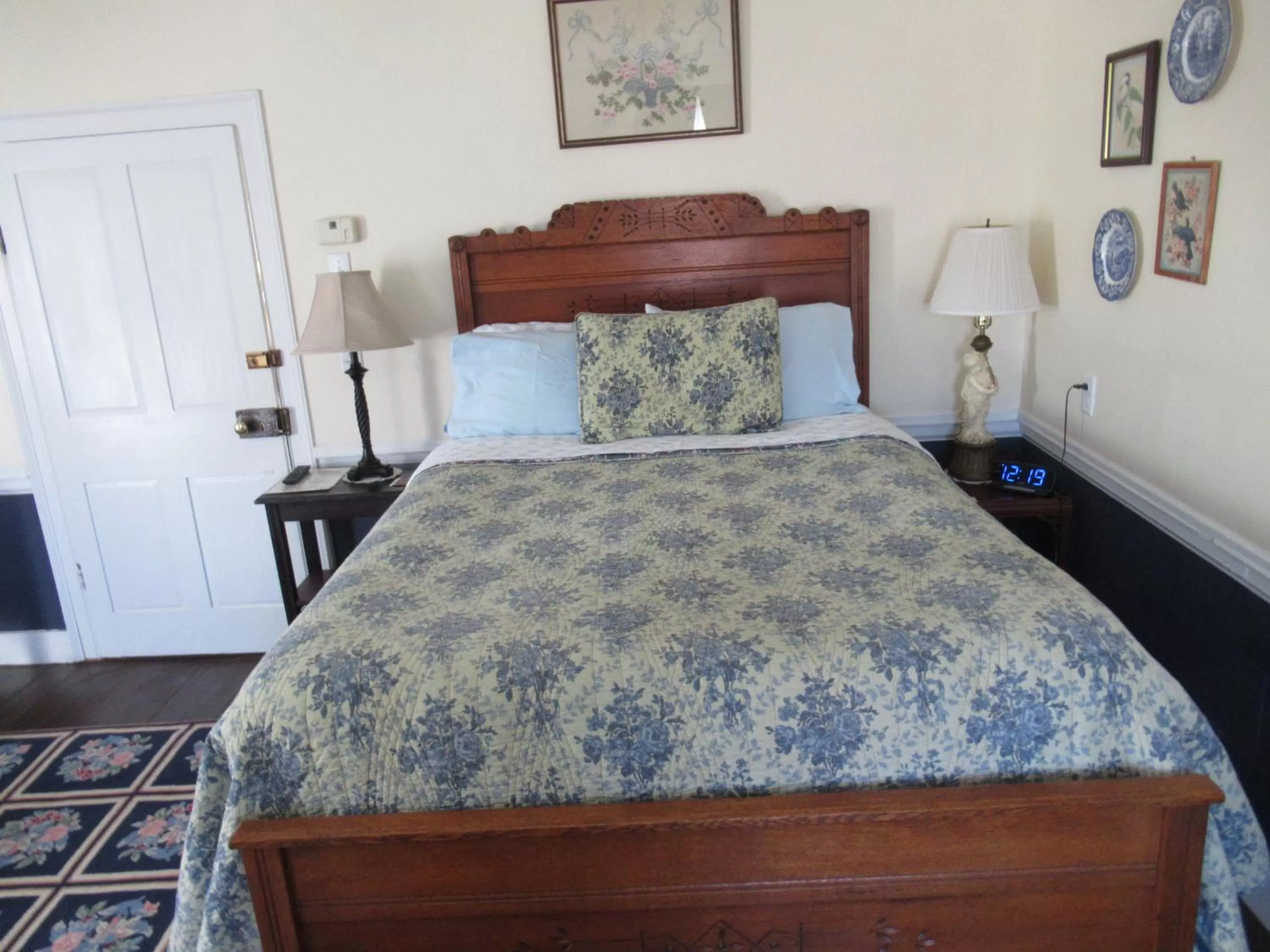 Bed in Carrier Houses Bed & Breakfast