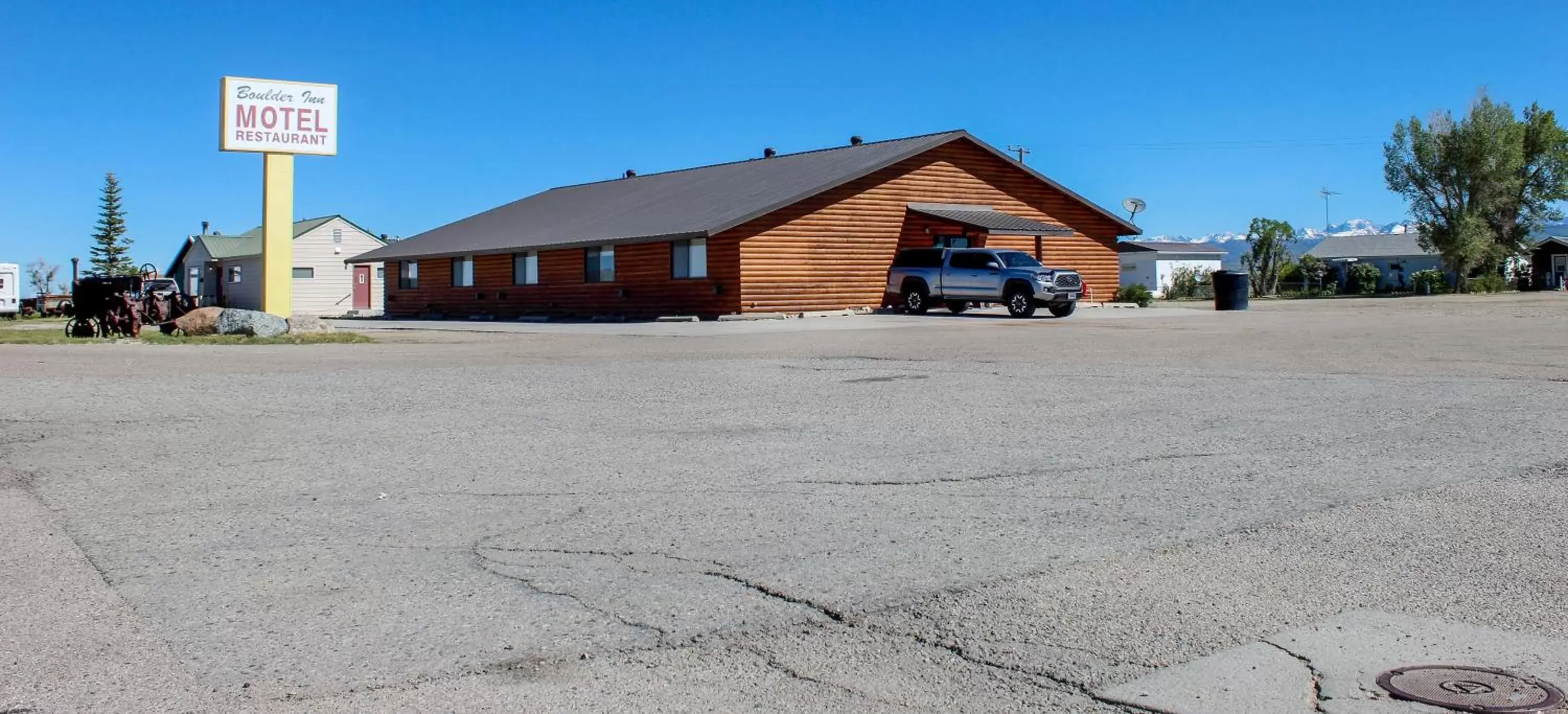 Property Building in Boulder Inn Property Building in Boulder Inn