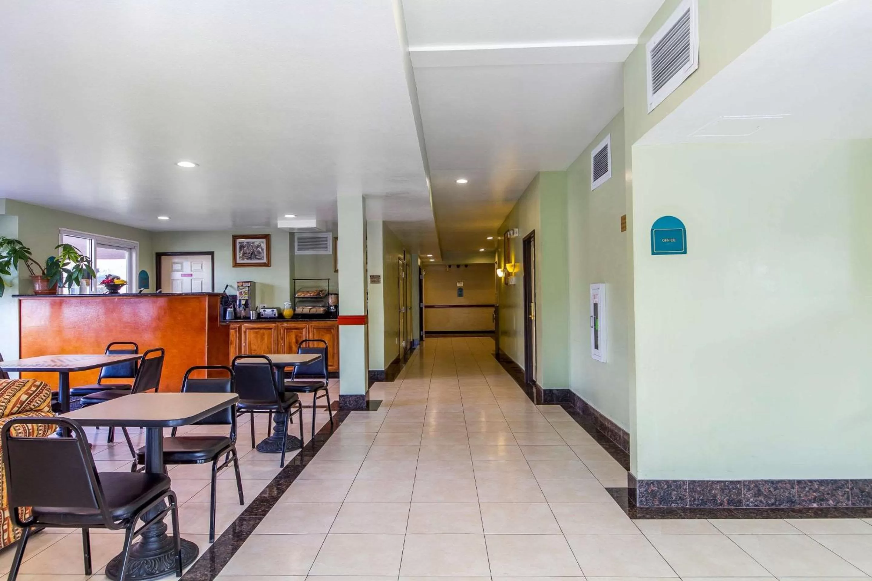 Lobby or reception in Rodeway Inn & Suites Hayward - Oakland South