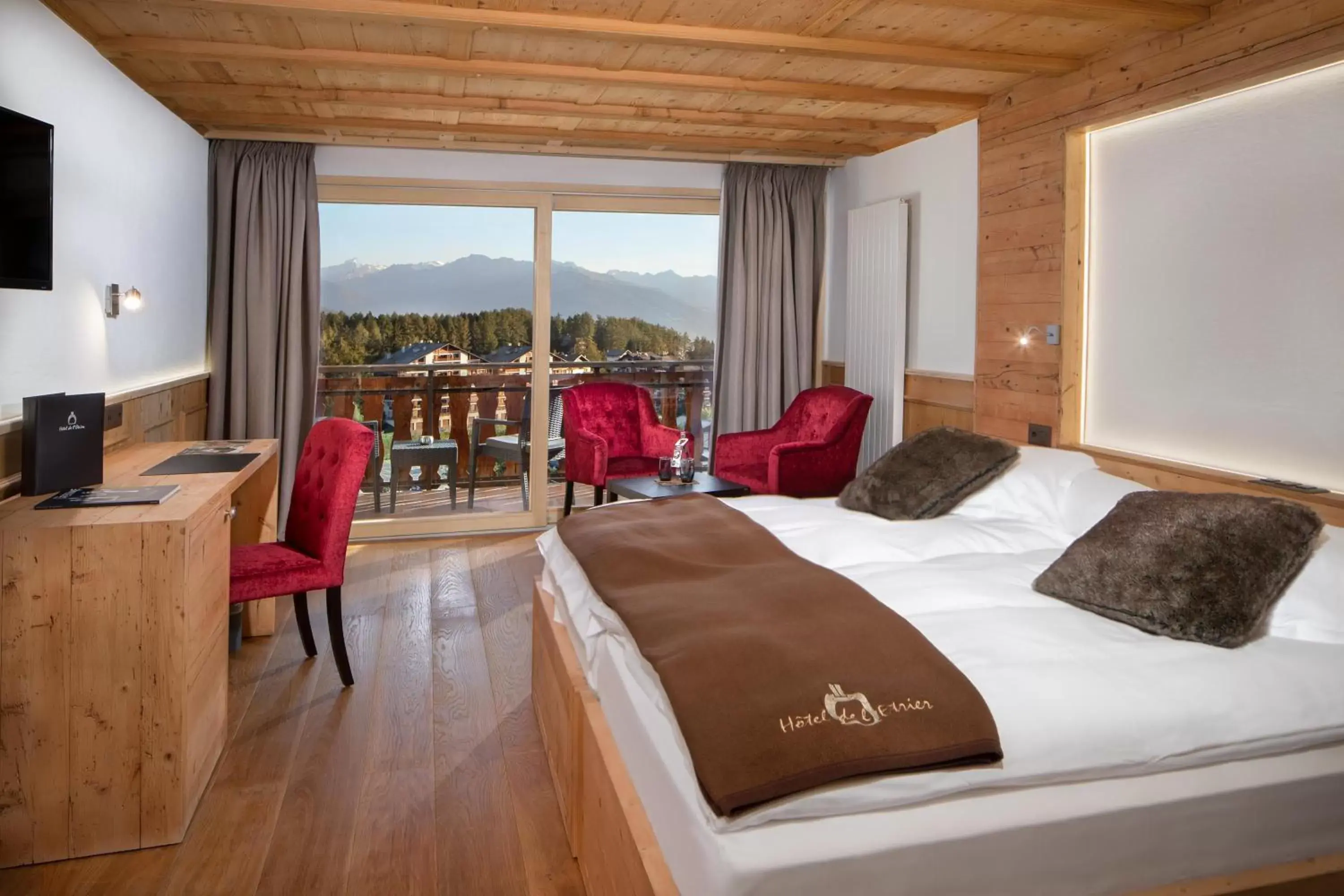 Superior Double Room with Mountain View in Hotel Etrier Superior Double Room with Mountain View in Hotel Etrier