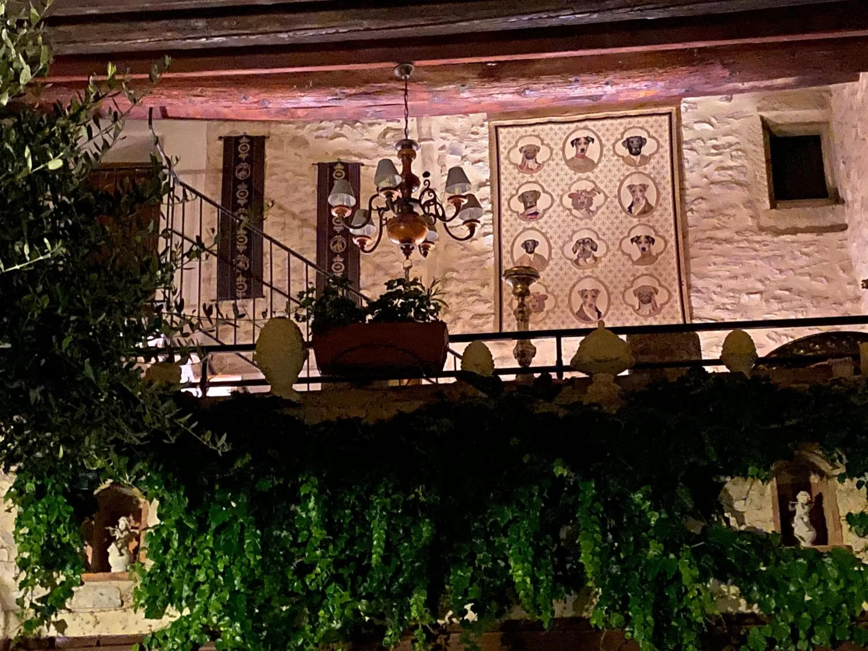 Patio in Hotel Le Saint Laurent