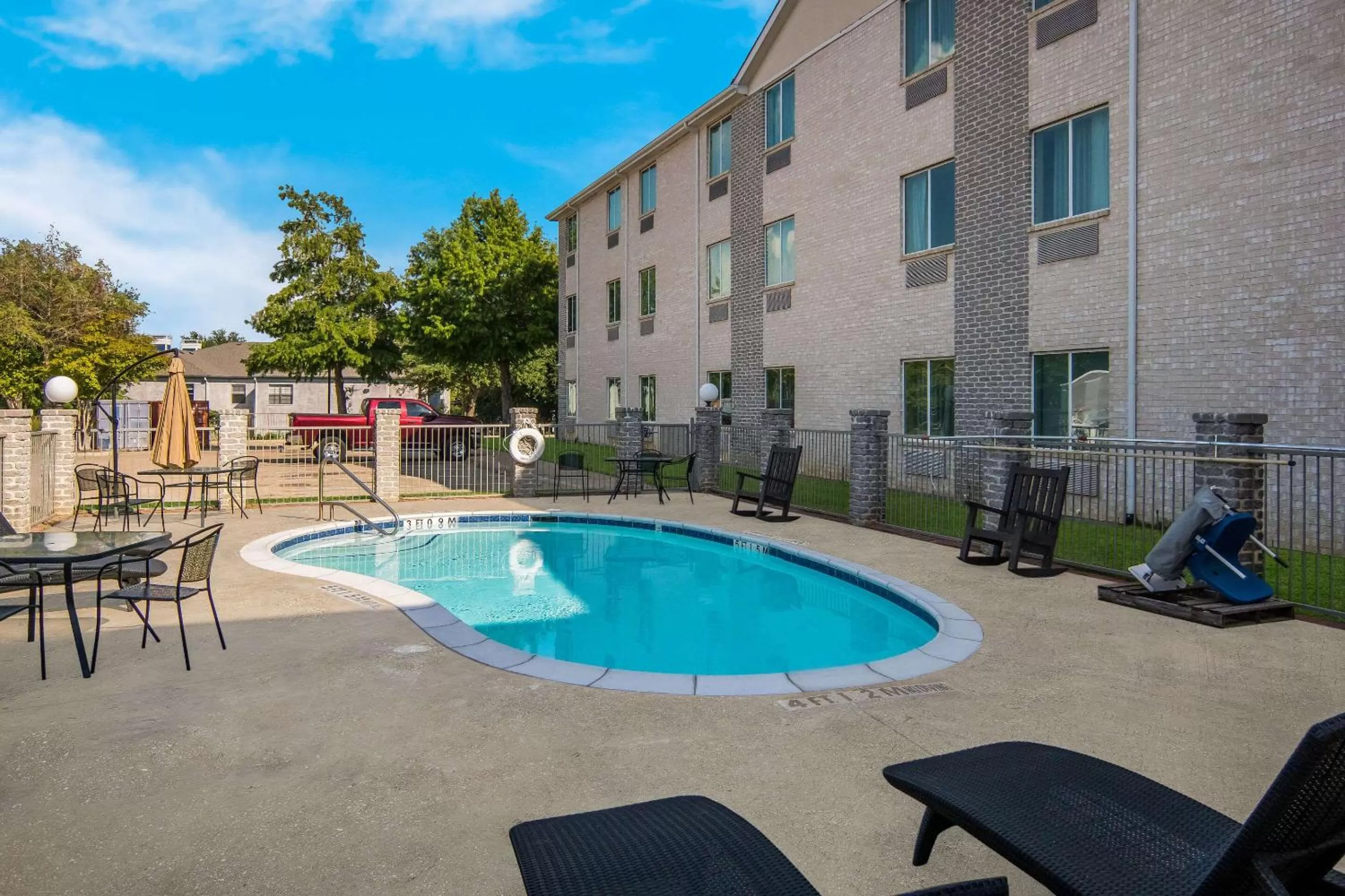 Swimming pool in Quality Inn & Suites Roanoke - Fort Worth North