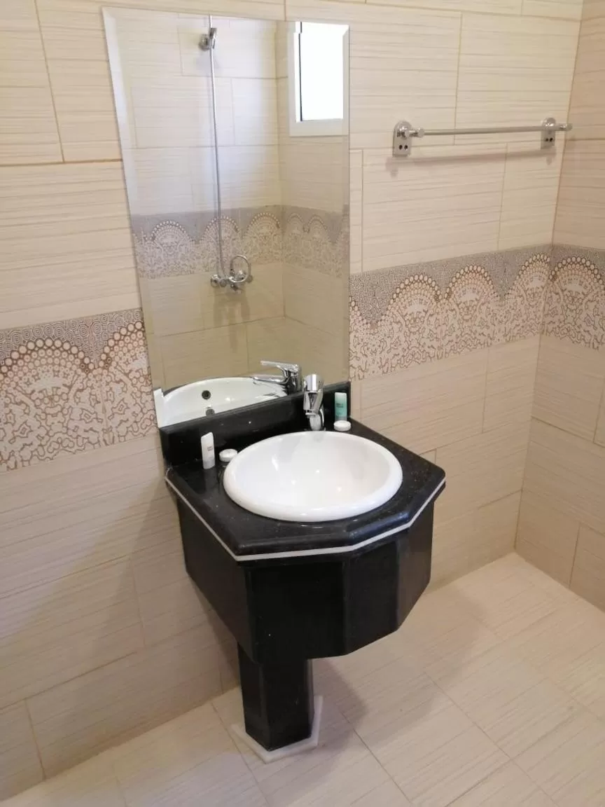 Bathroom in Drr Ramah Hotel Apartments 10