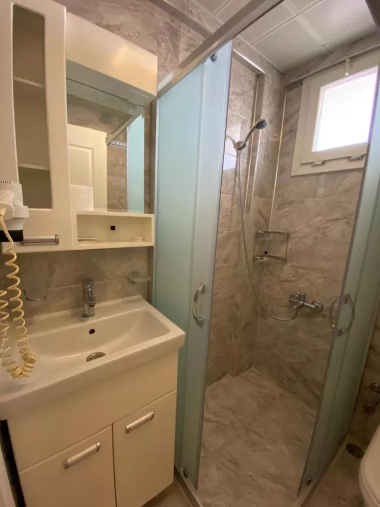 Bathroom in Sakran Hotel