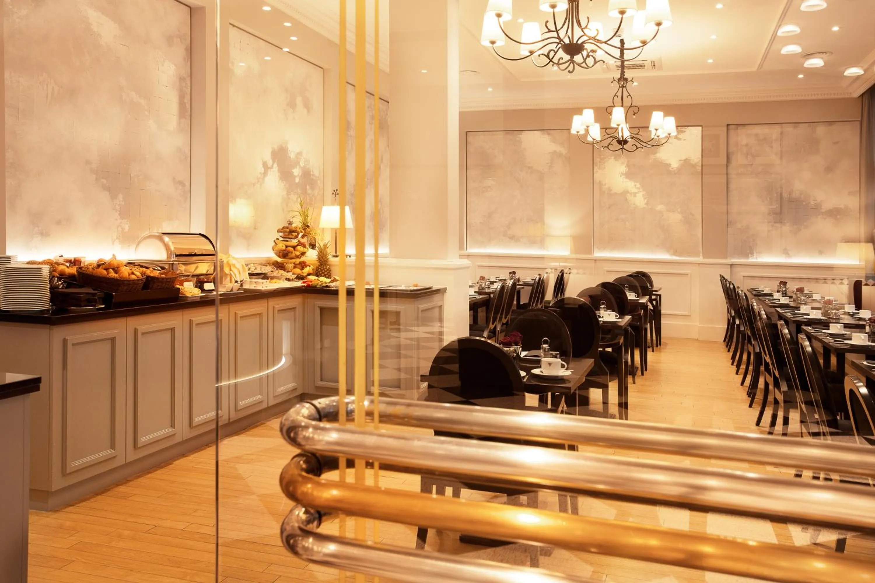 Restaurant/places to eat in Hotel Victoria