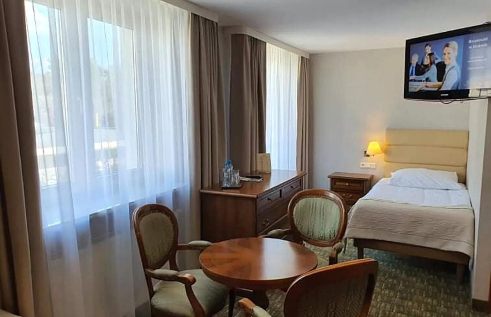 Property building, Bed in Hotel Boss