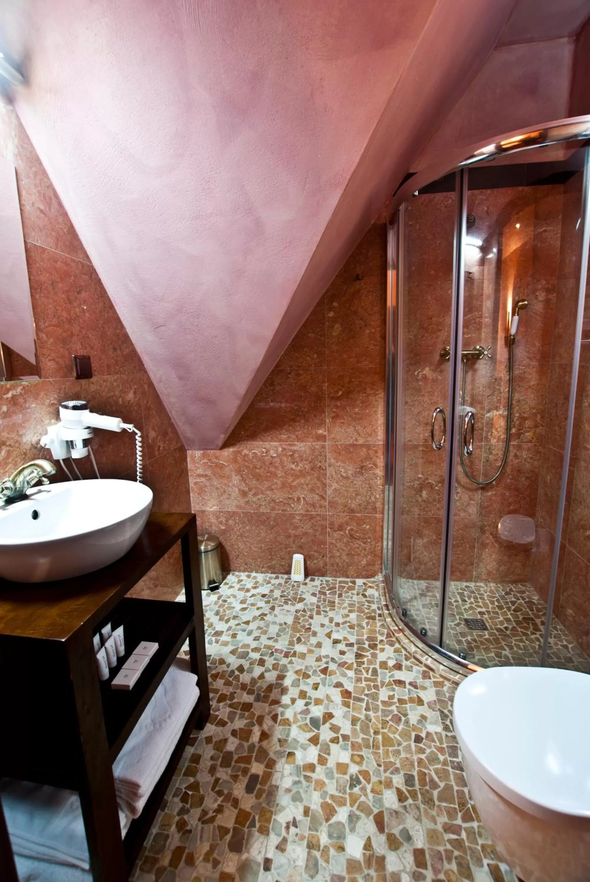 Shower, Bathroom in Zamek Uniejów