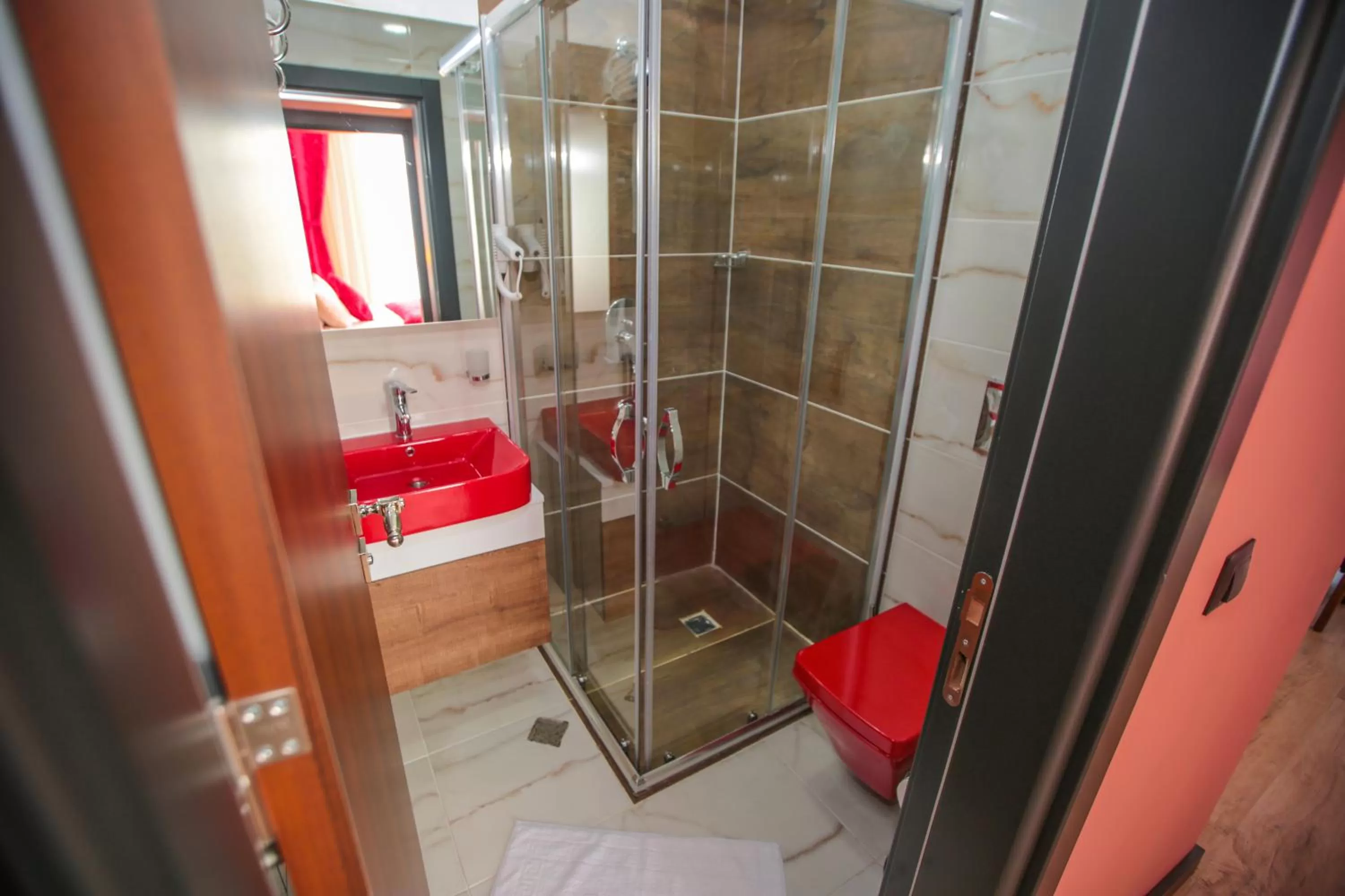 Shower in Borapark Otel