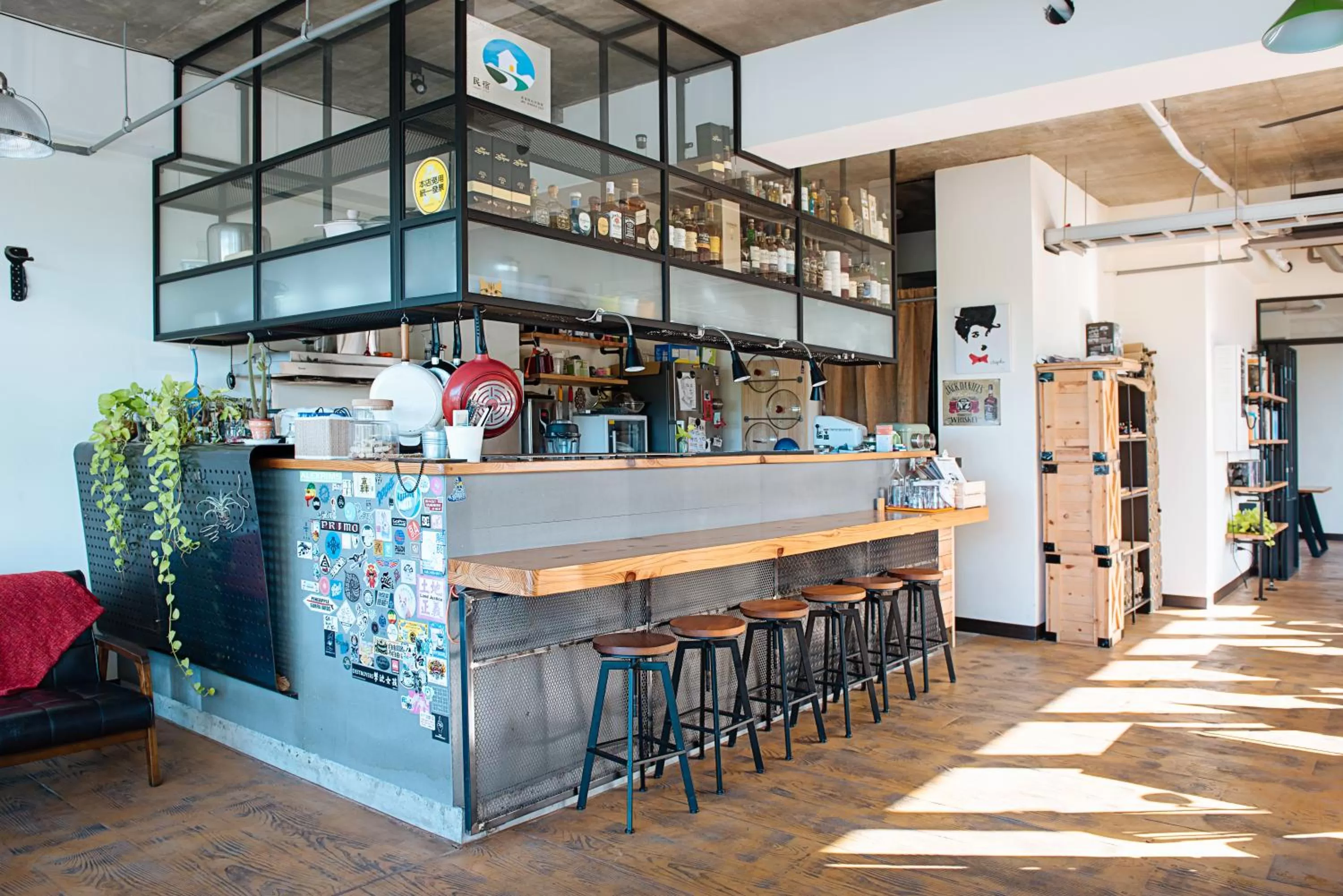 Restaurant/places to eat, Lounge/Bar in Chillax Inn B&B