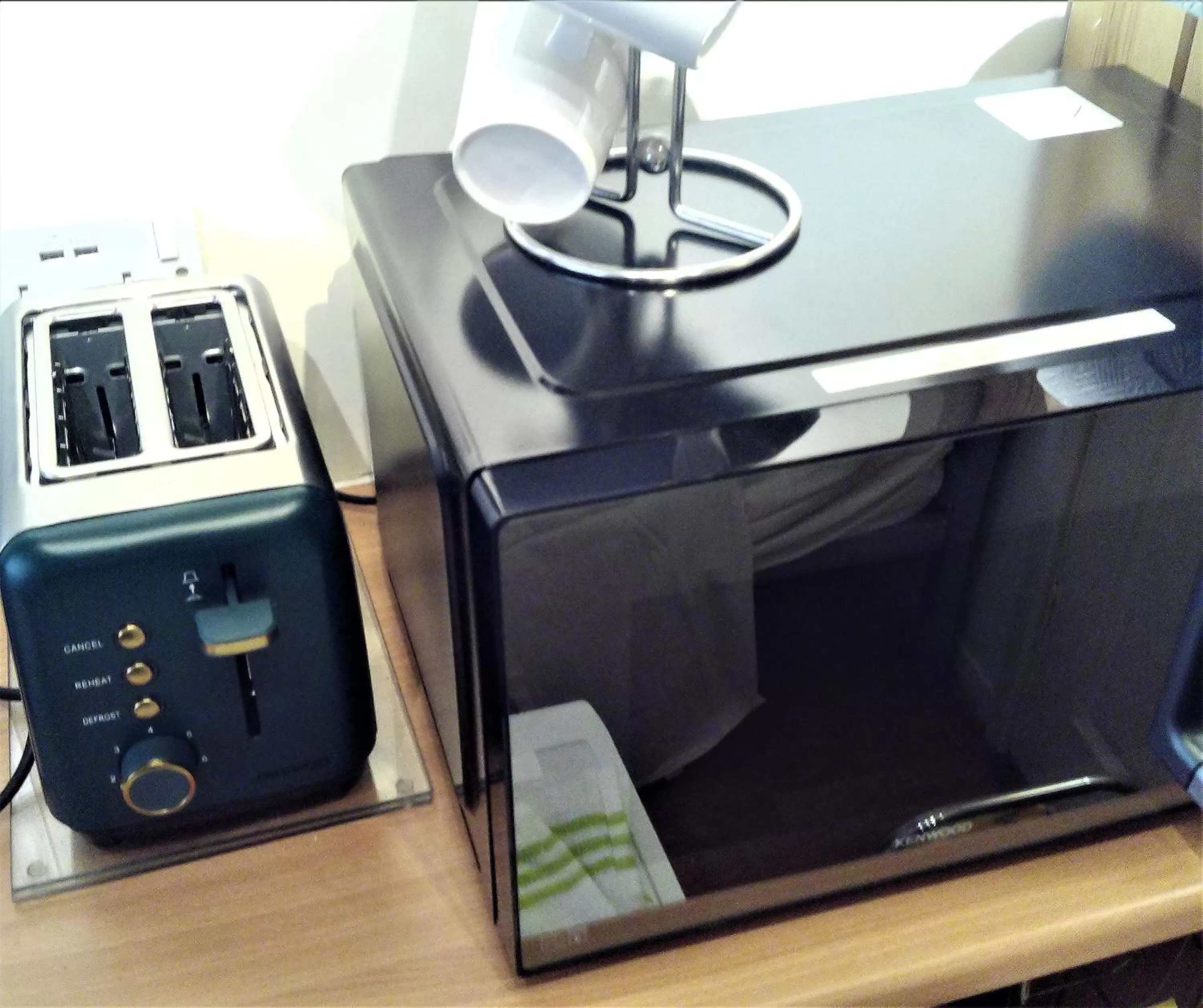 Kitchen or kitchenette, Kitchen/Kitchenette in Mike & Carolyn Ball B&B