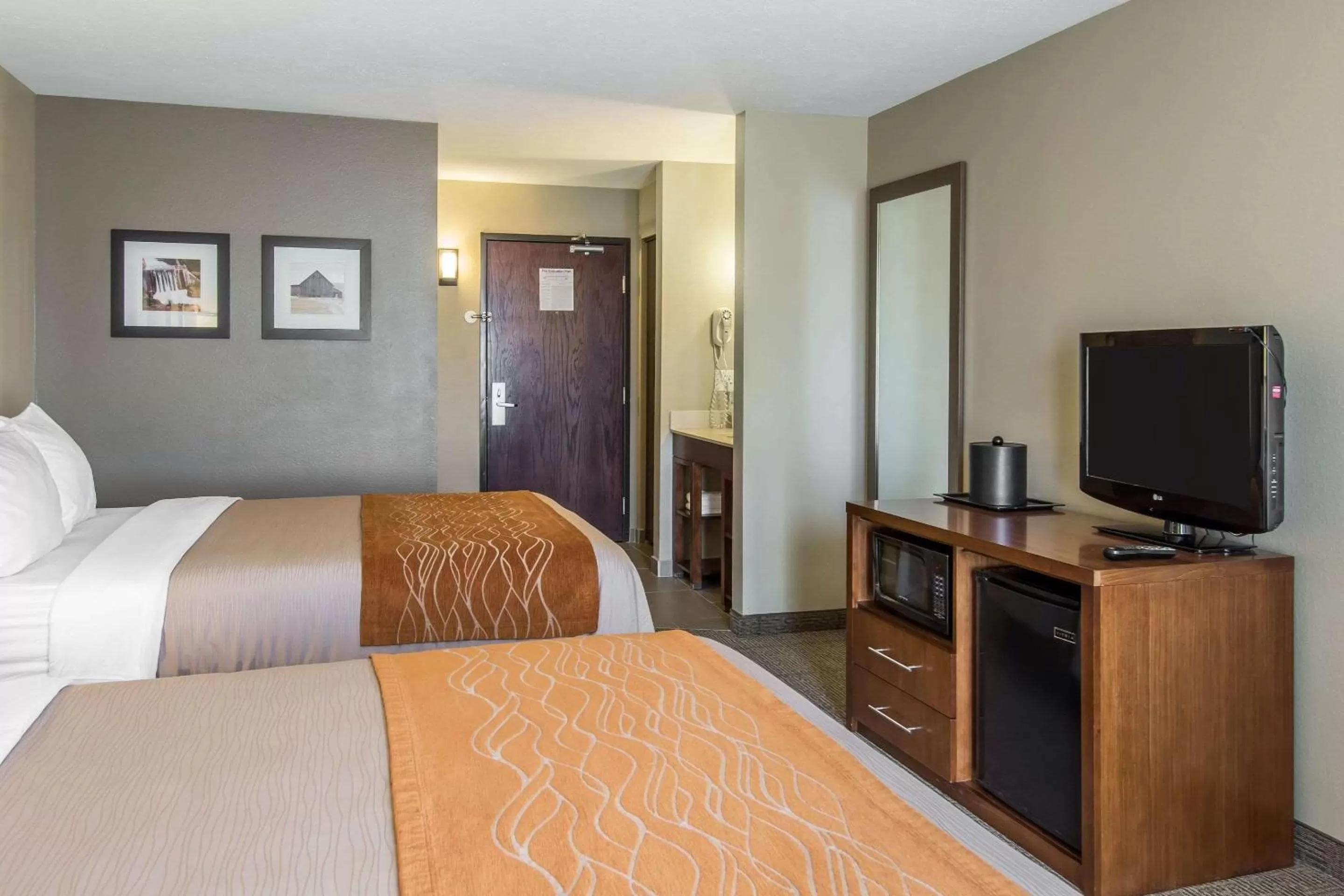 Photo of the whole room, Bed in Comfort Inn & Suites Spokane Valley Central