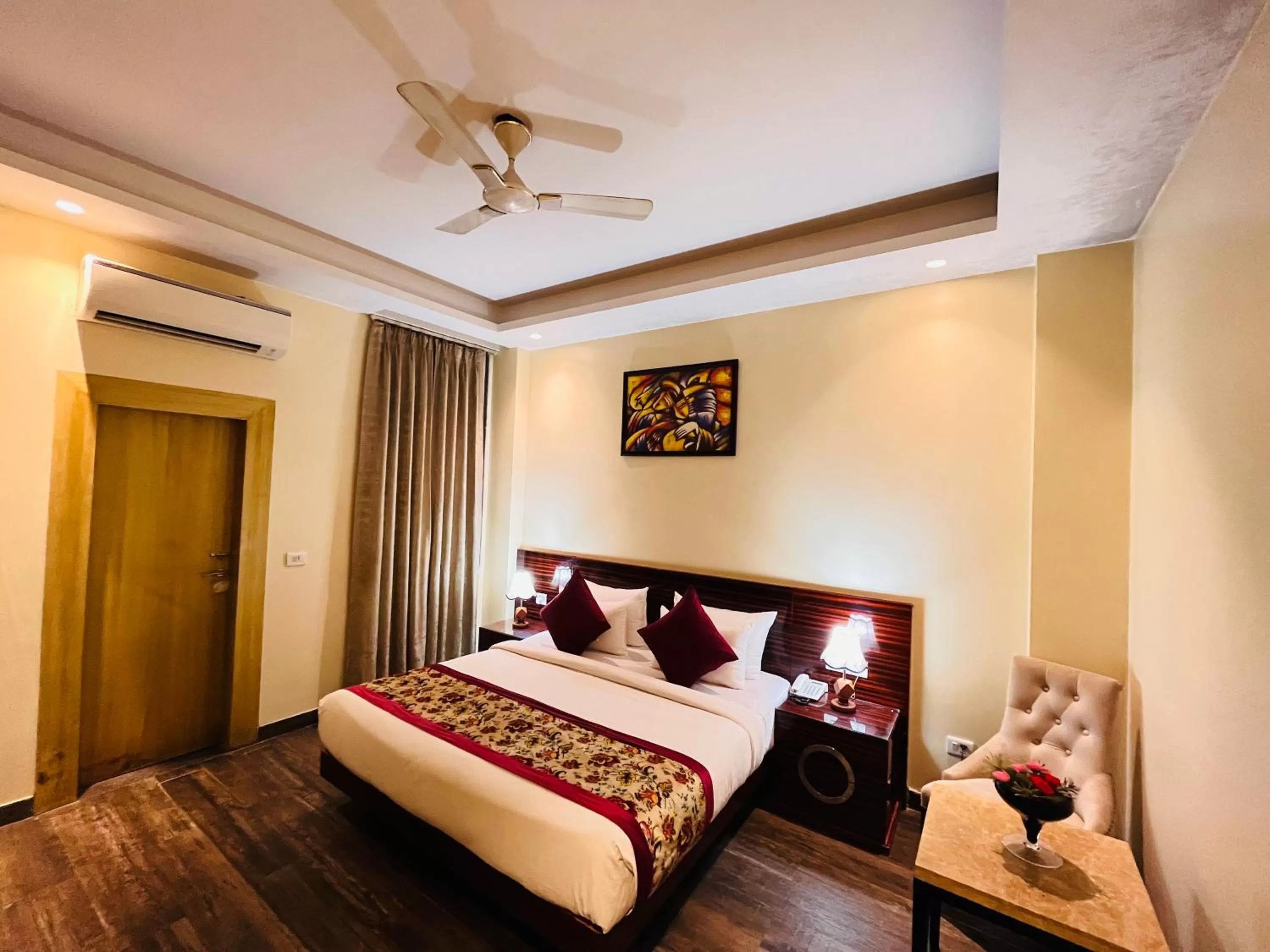 Bed in Hotel Banz near Delhi Airport