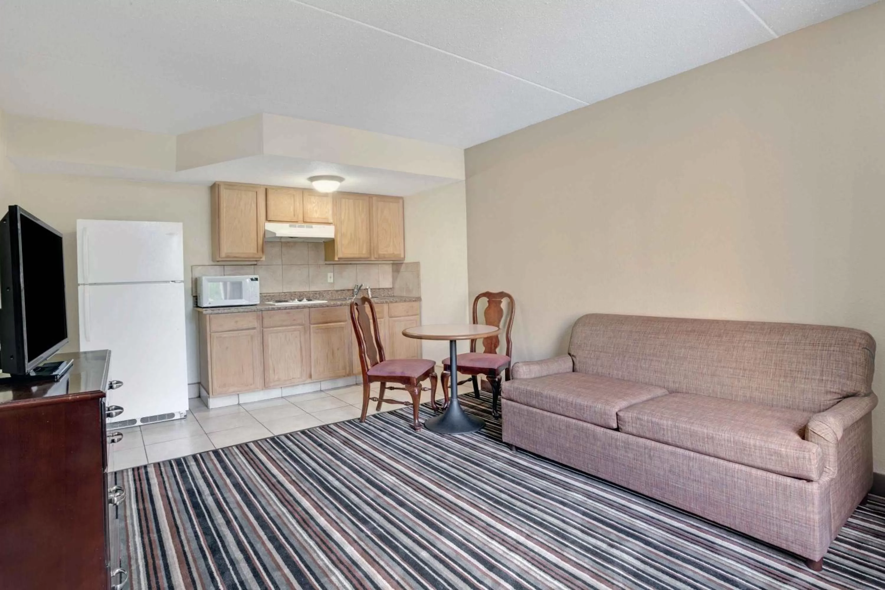 Kitchen or kitchenette in Wyndham Garden Charlotte Airport Southeast