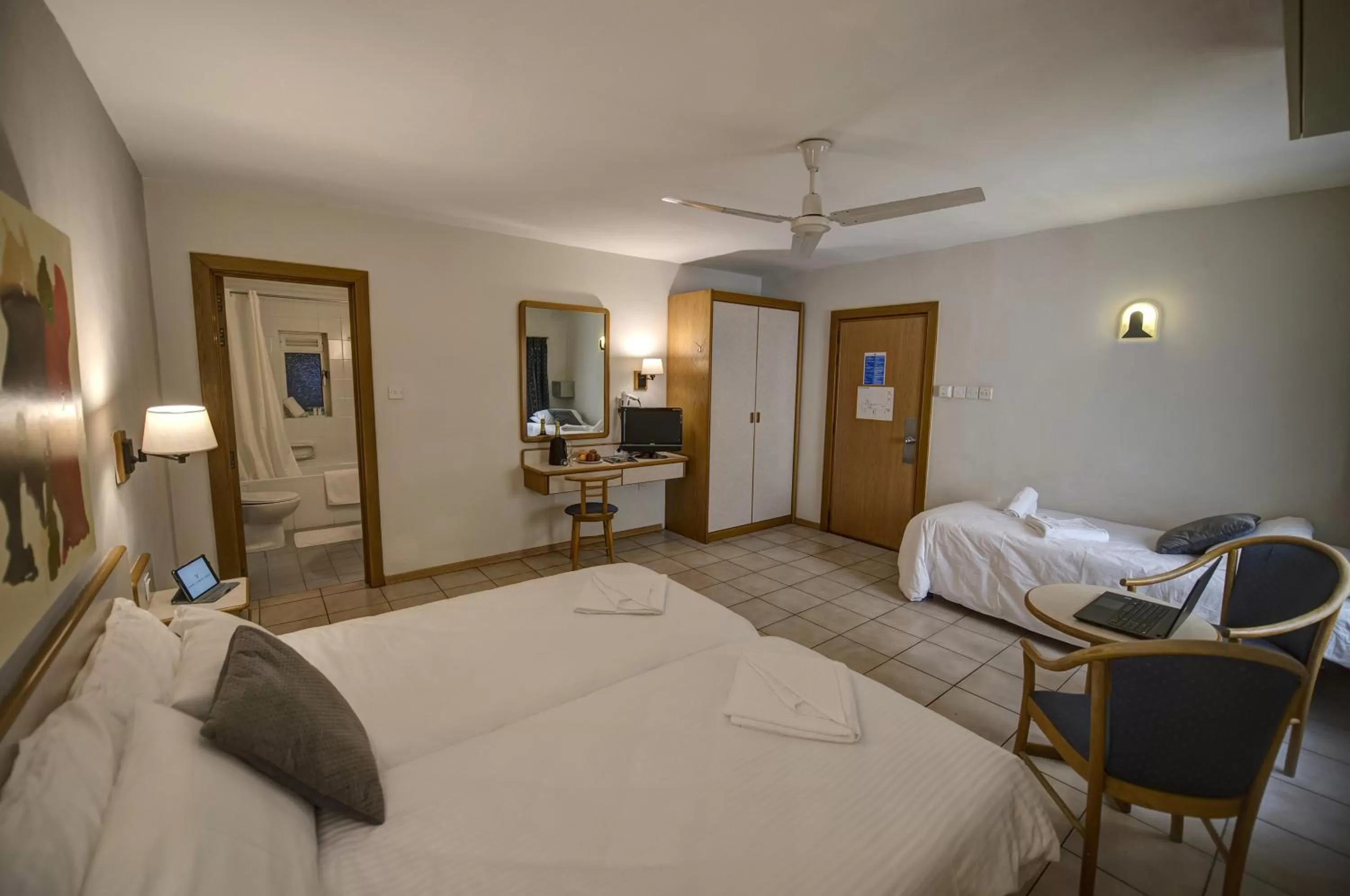 Photo of the whole room, Bed in Sliema Chalet Hotel