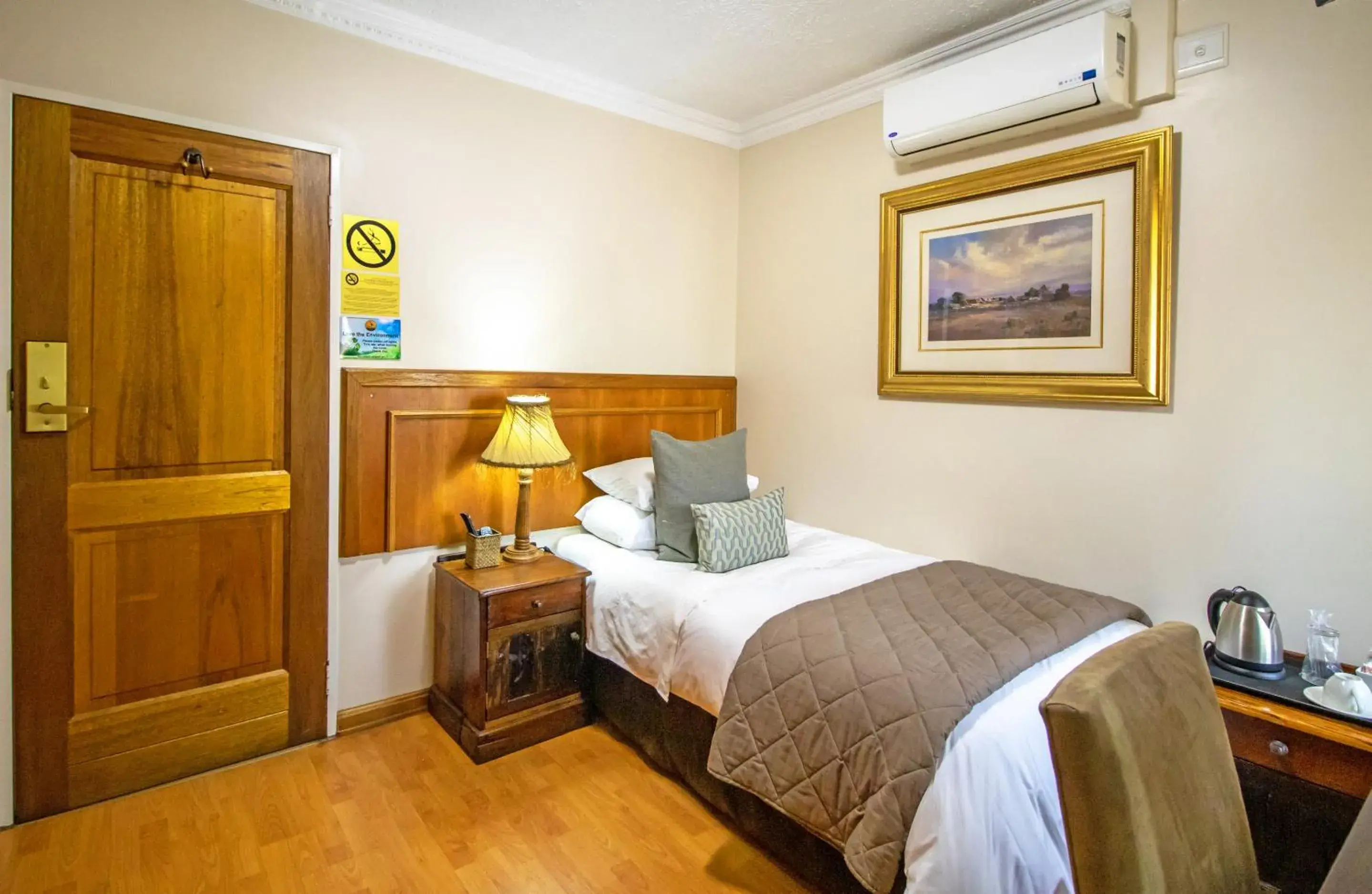 Standard Single Room - single occupancy in Sunward Park Guest House & Conference Center Standard Single Room - single occupancy in Sunward Park Guest House & Conference Center