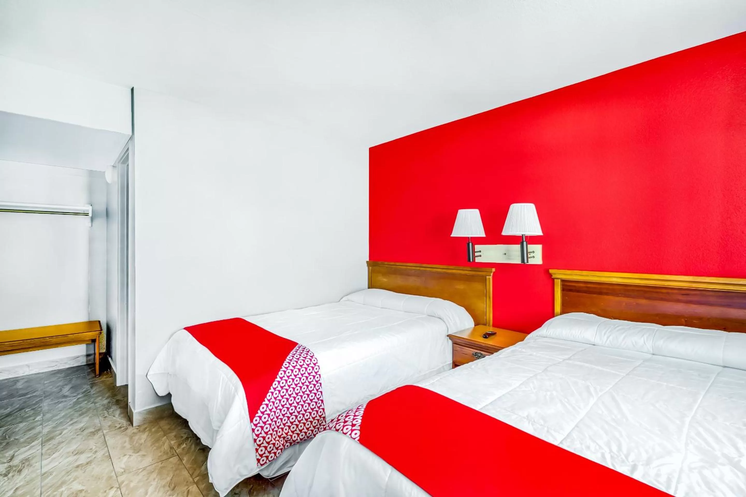 Bedroom, Bed in OYO Hotel Houston Southwest I-69