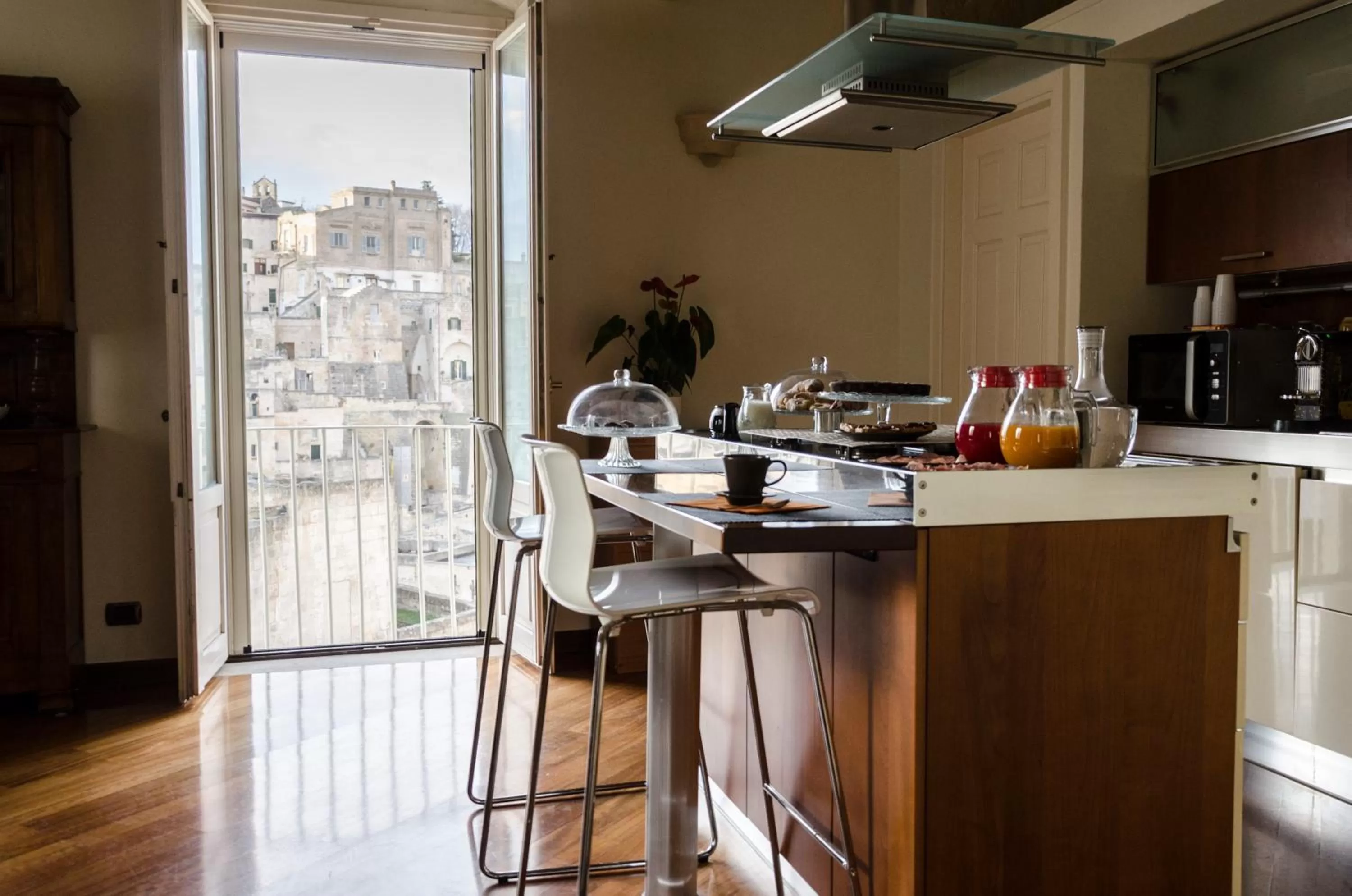 Balcony/Terrace, Kitchen/Kitchenette in Alla dimora di Chiara Suite and Rooms