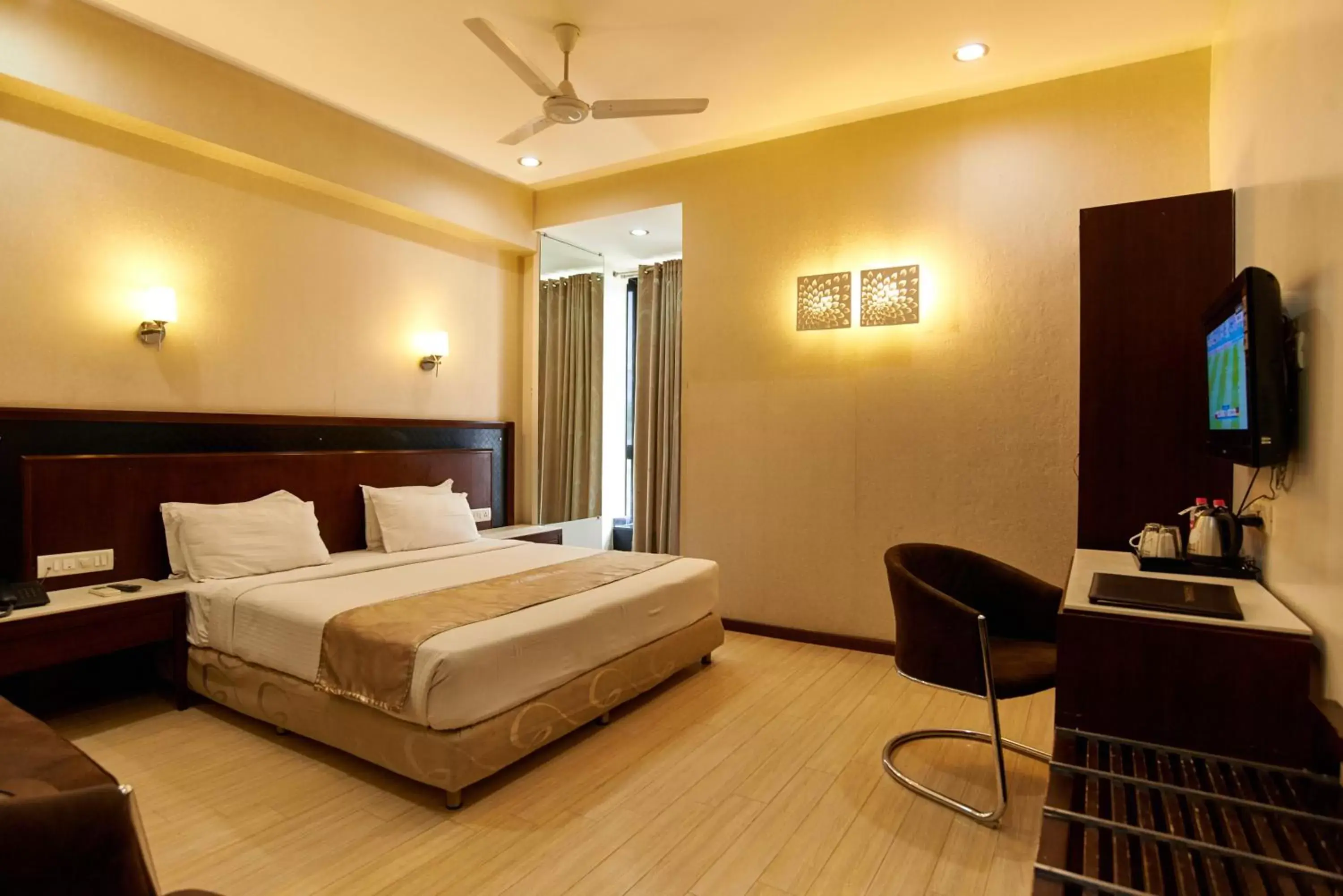 Standard Double Room with Fan in Hotel Sai Mahal Standard Double Room with Fan in Hotel Sai Mahal
