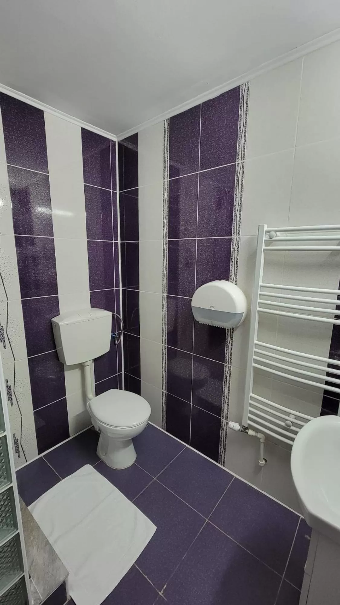 Shower, Bathroom in Hotel IMPERYUM