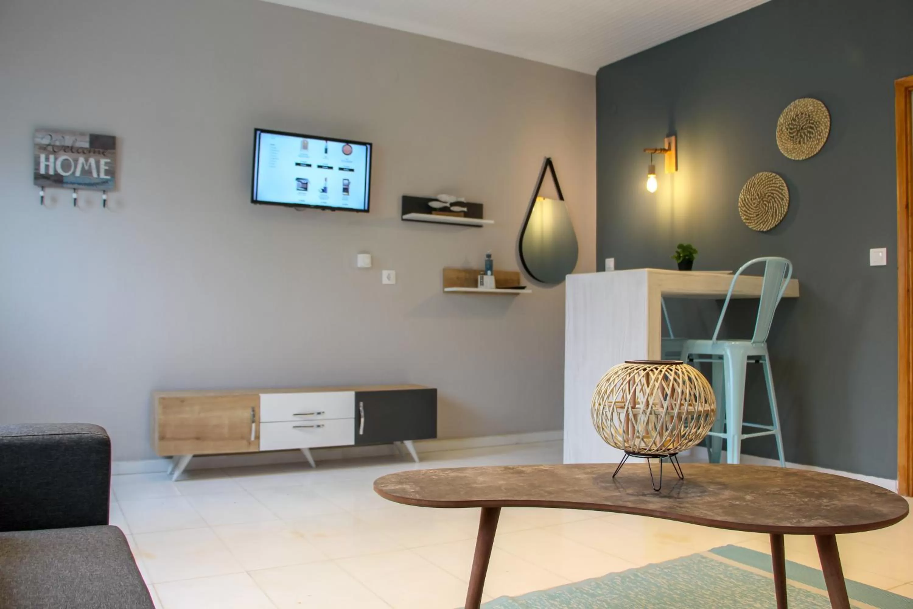 Lamprini's Deluxe Studios