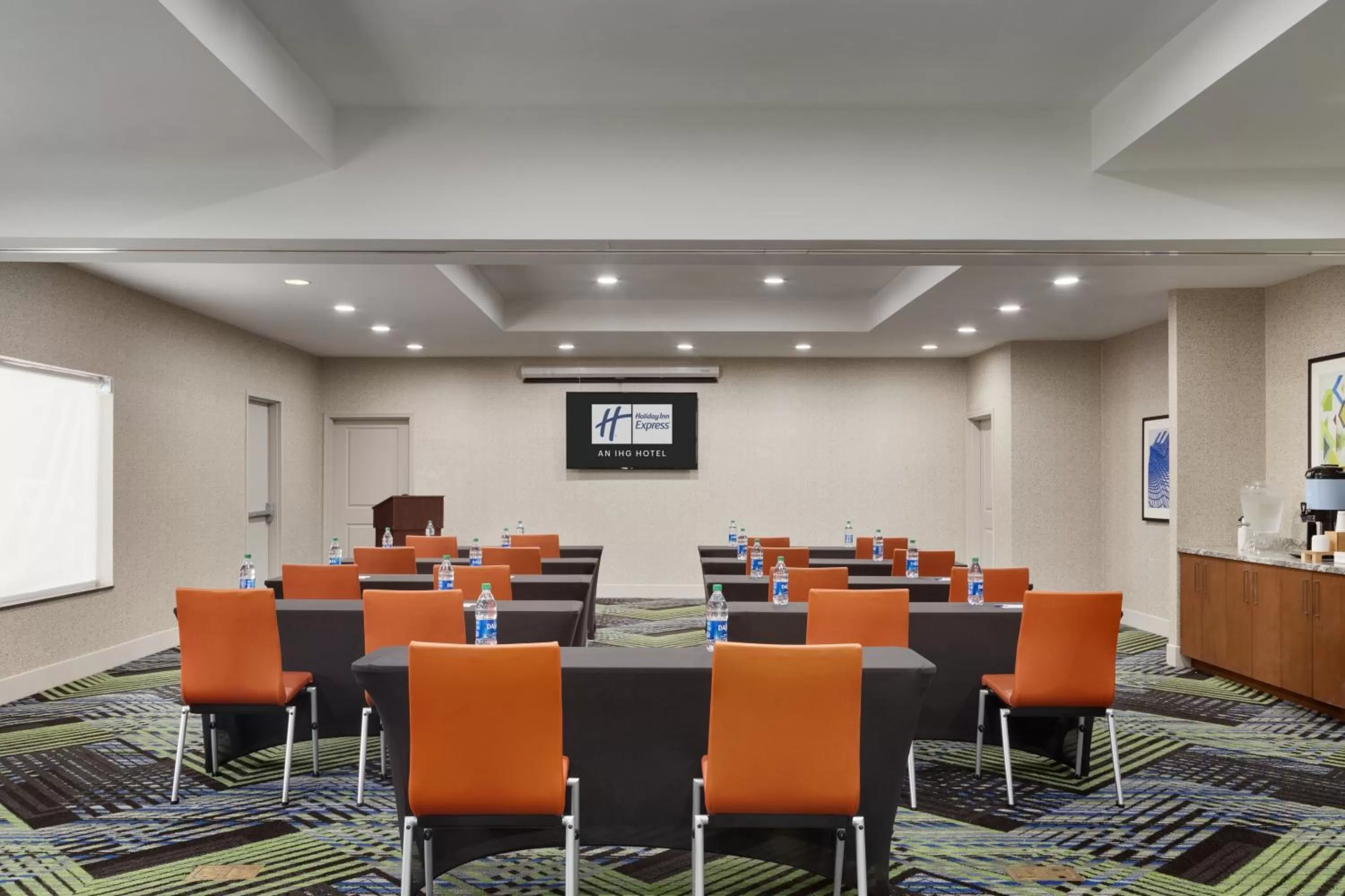 Meeting/conference room in Holiday Inn Express & Suites Searcy by IHG