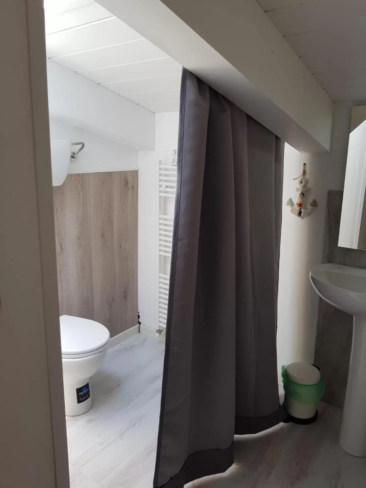 Dormi da me sul mare