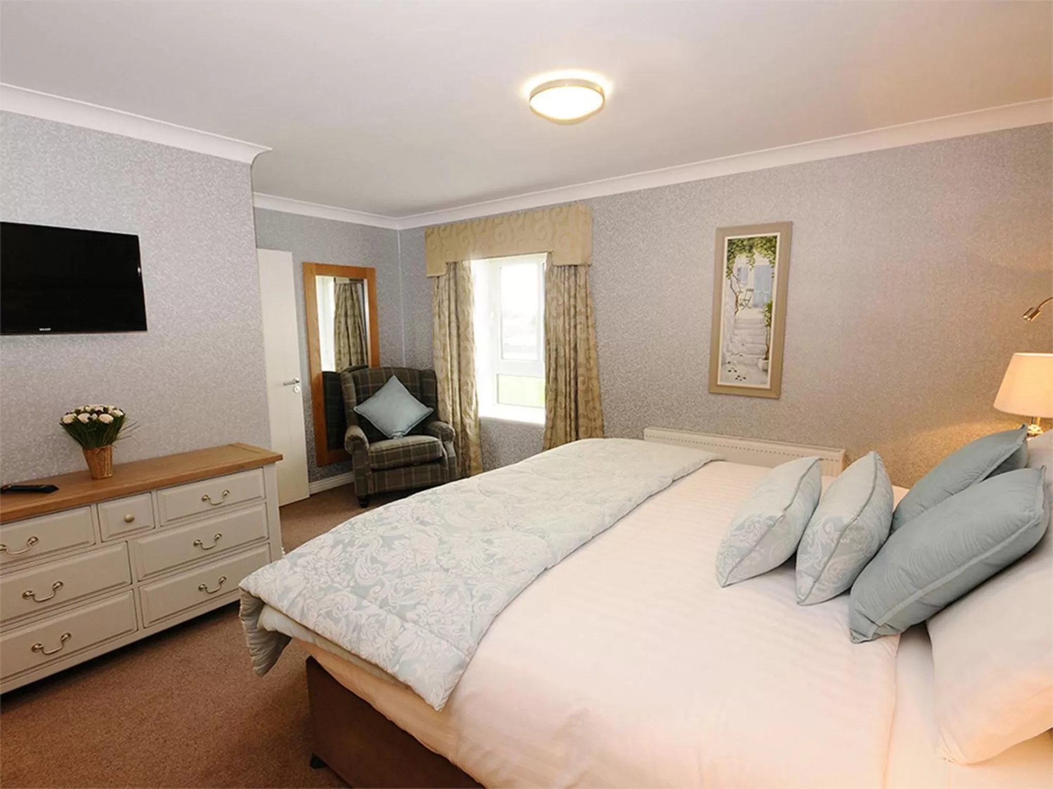 Bed in Flannery's Hotel