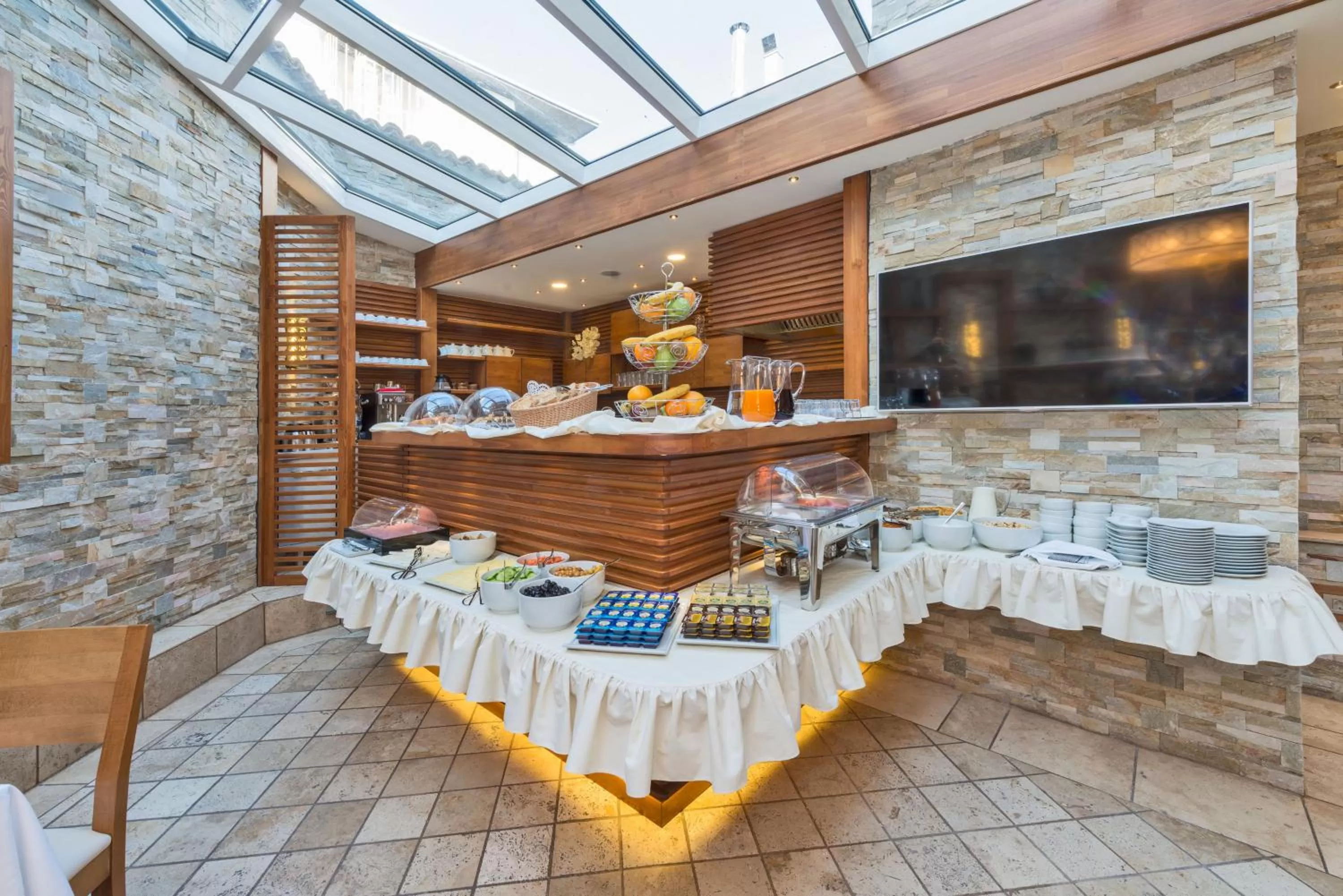 Restaurant/places to eat in The Million Stone Hotel - Special Category