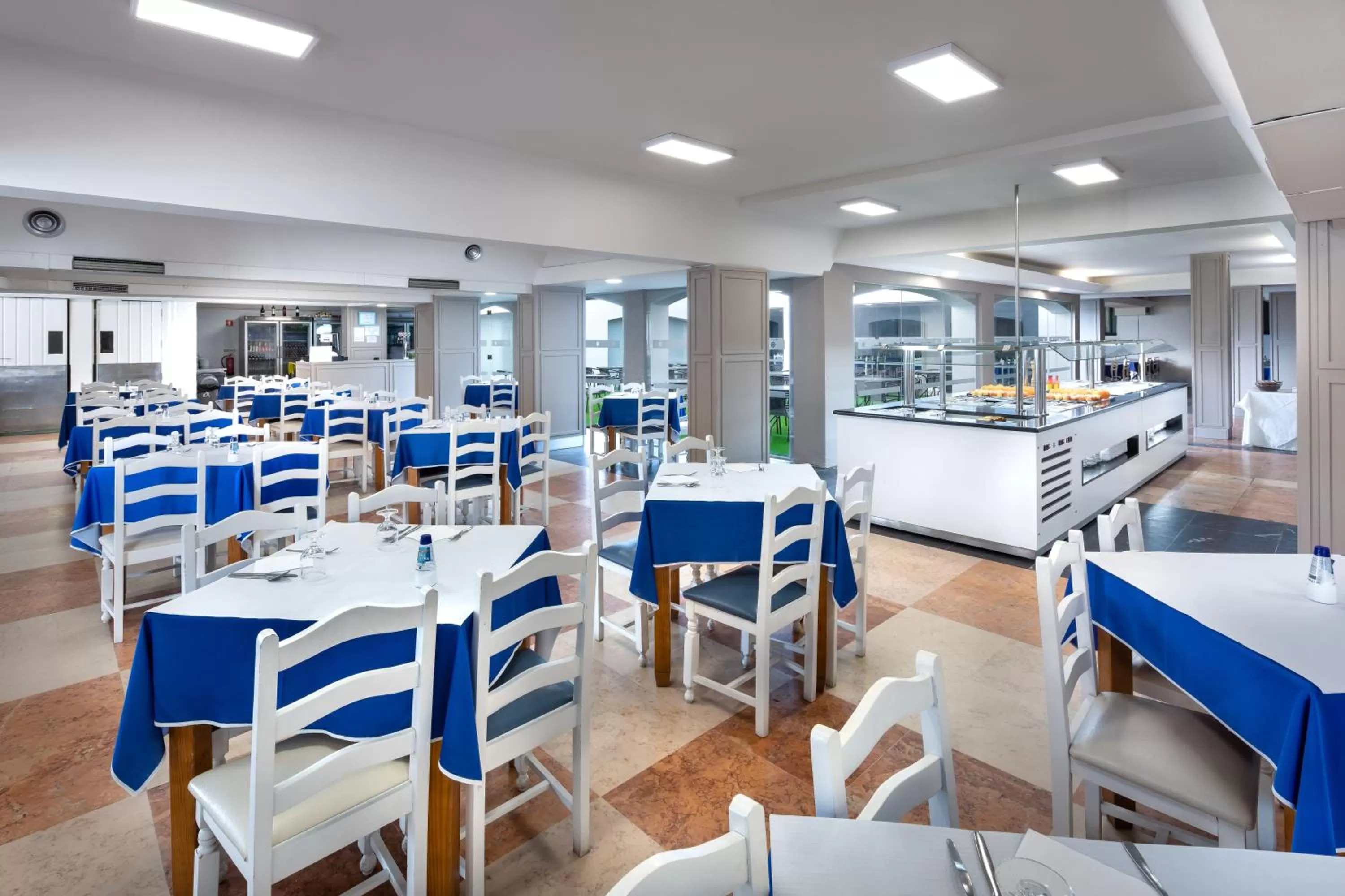 Restaurant/places to eat in Hotel Navegadores