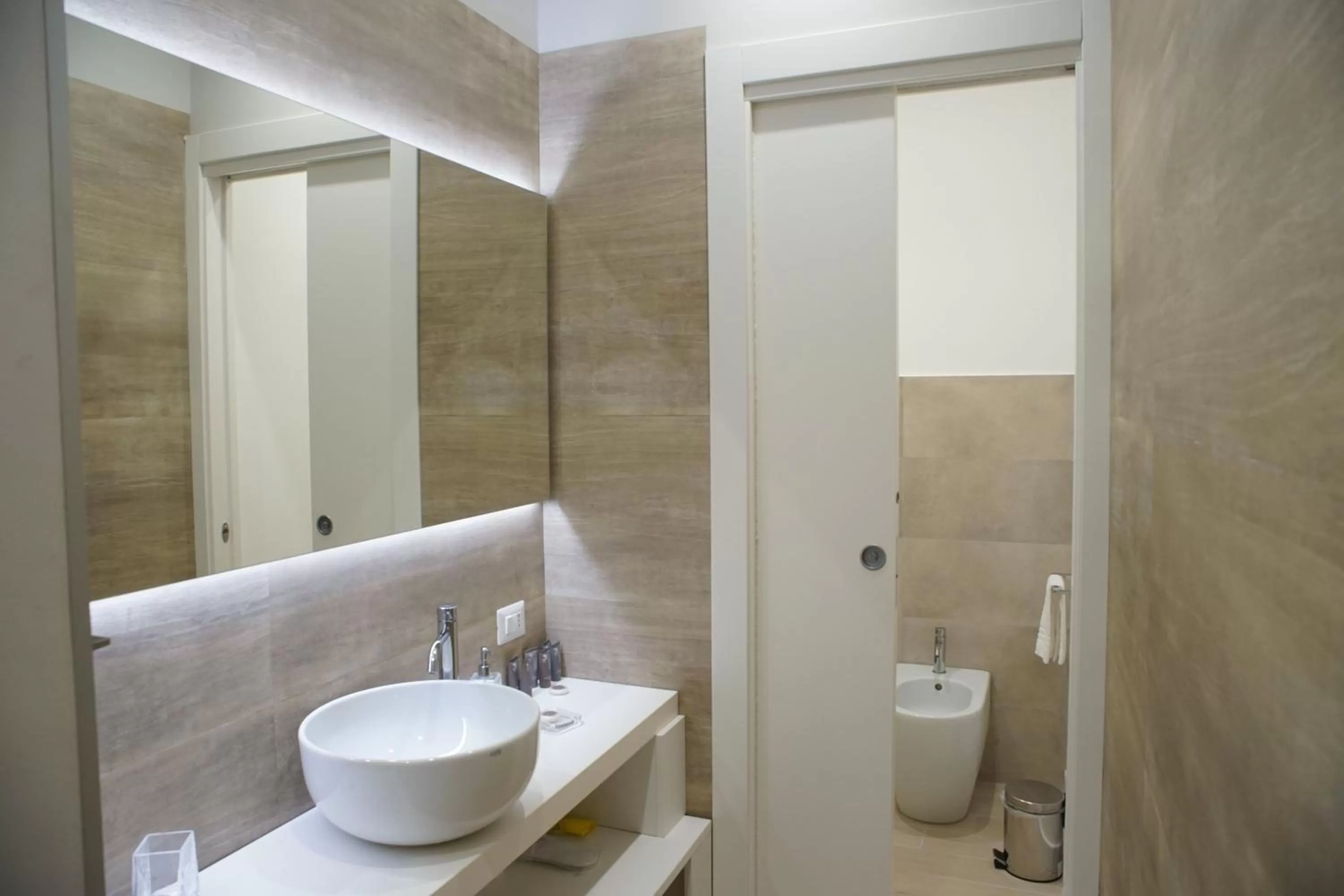 Shower in Isola Bella Infinity Suites