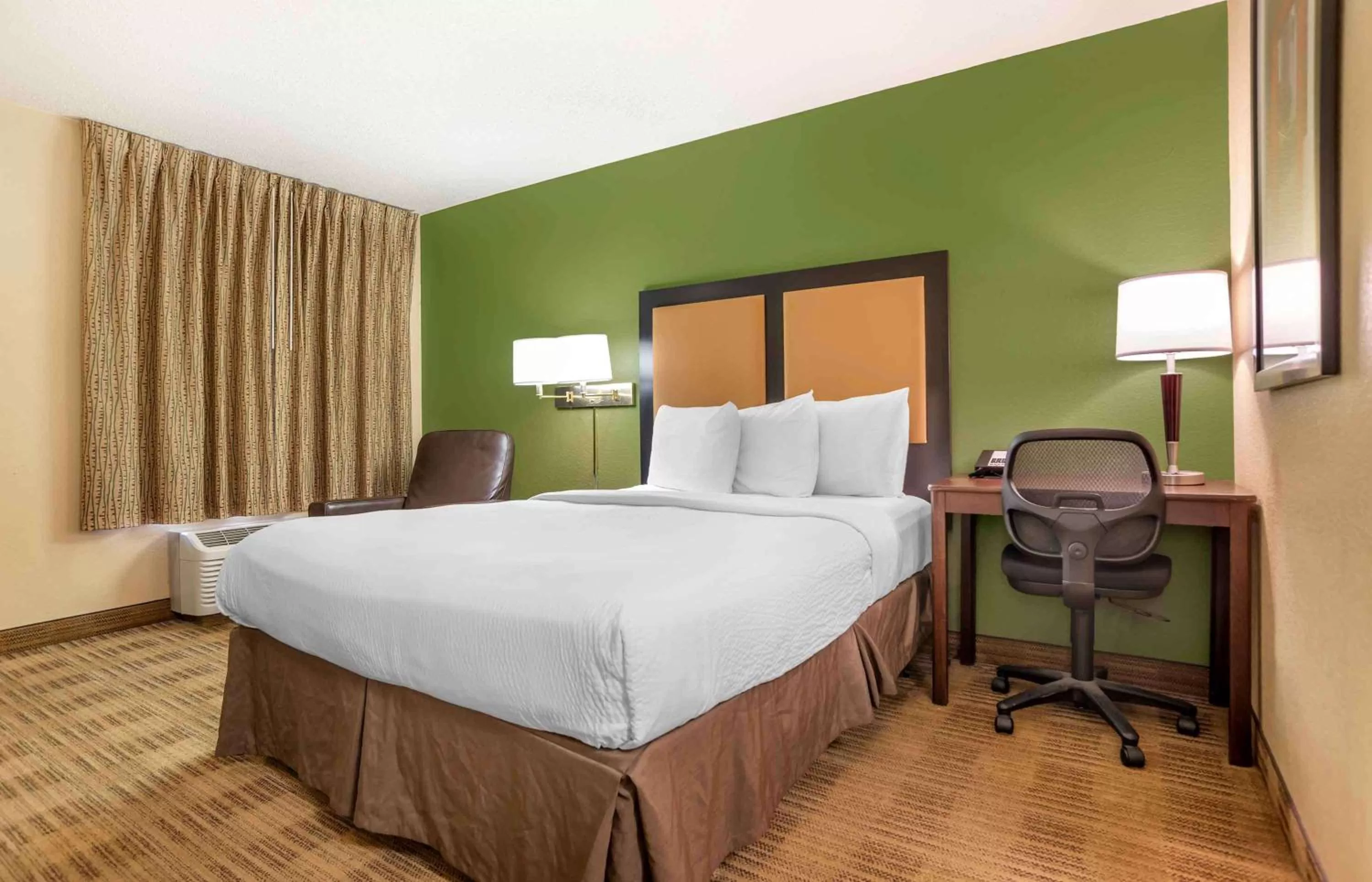 Bedroom, Bed in Extended Stay America Select Suites - Jackson - North
