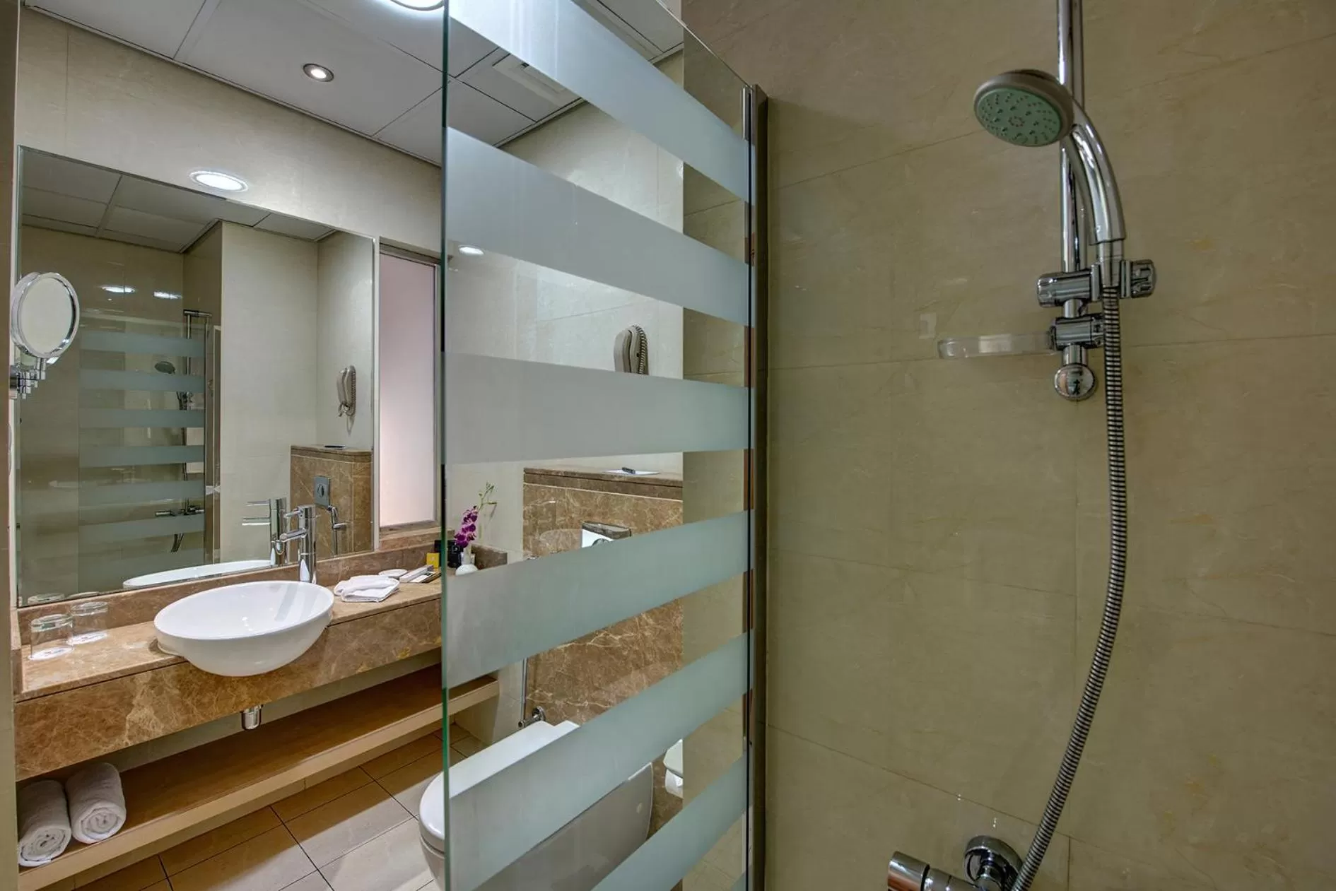 Bathroom in Al Khoory Executive Hotel, Al Wasl