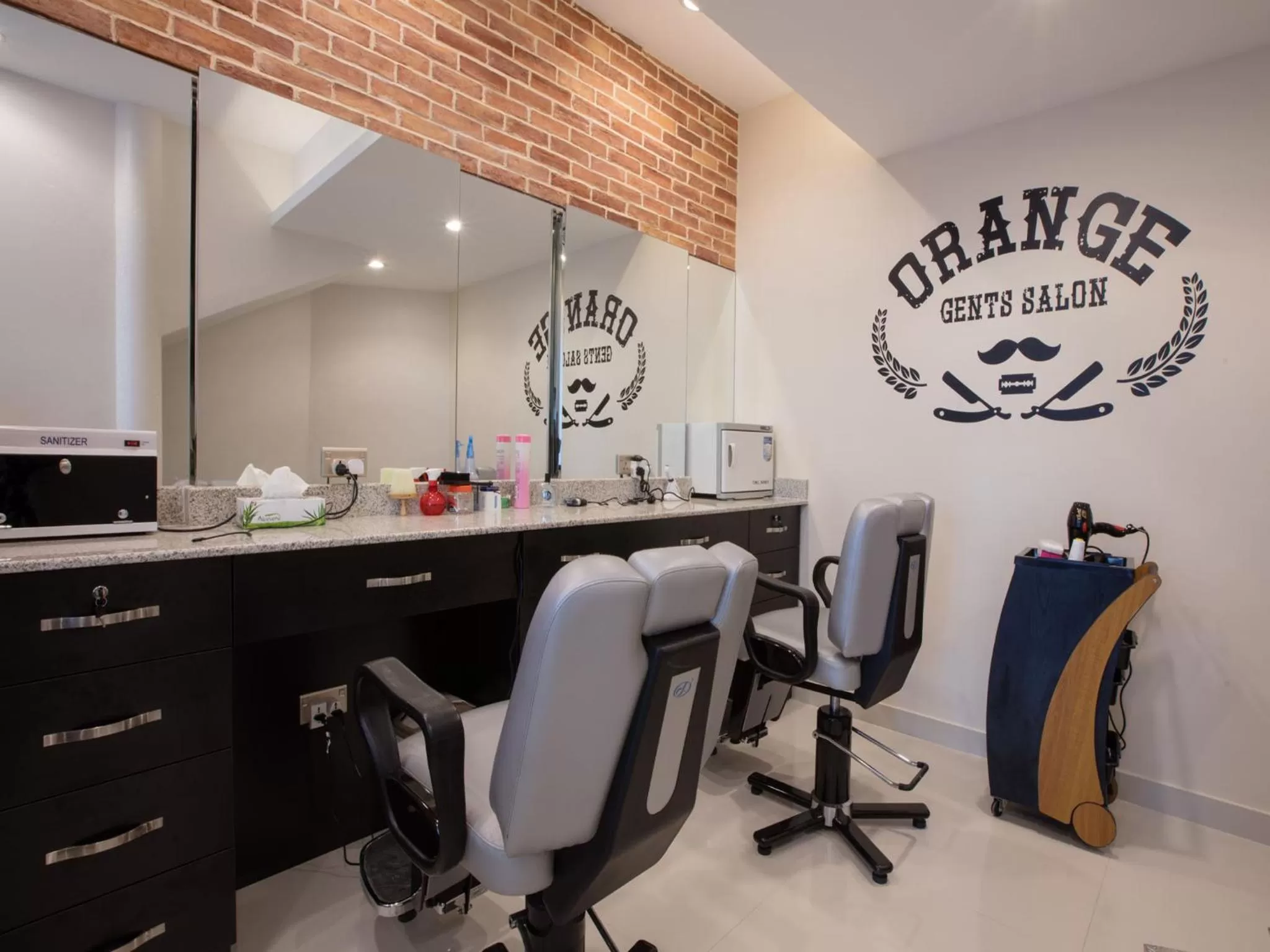 Area and facilities in Orange Suites Hotel