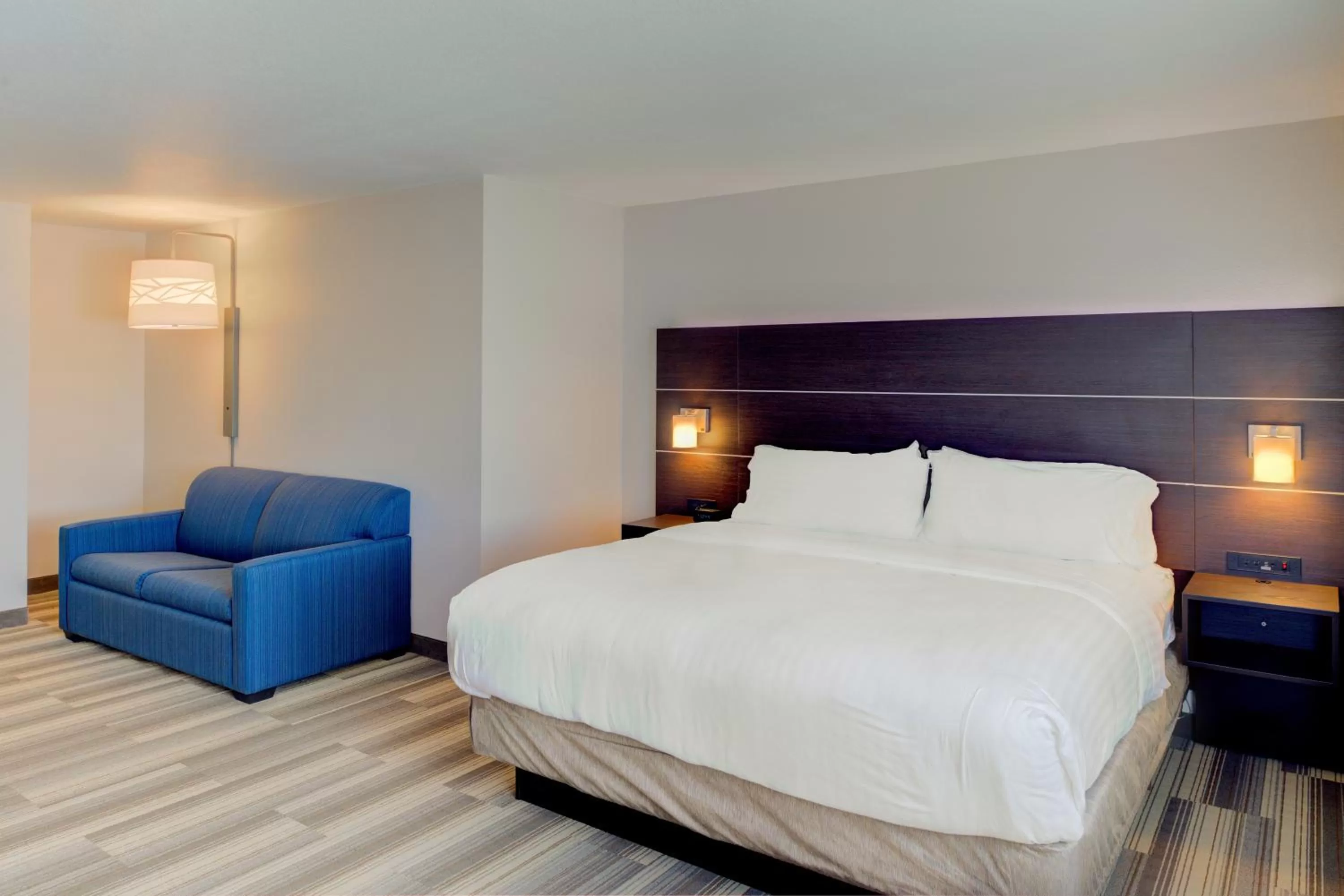 Bed in Holiday Inn Express Newberg - Wine Country by IHG