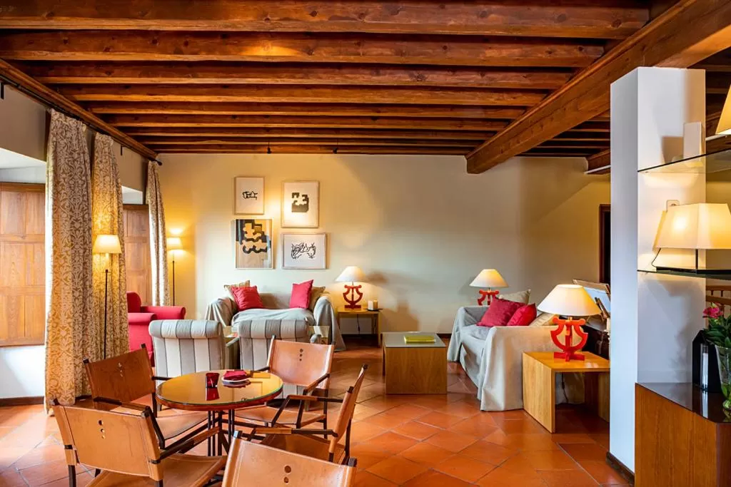 Lounge or bar in Hospederia de Santo Domingo