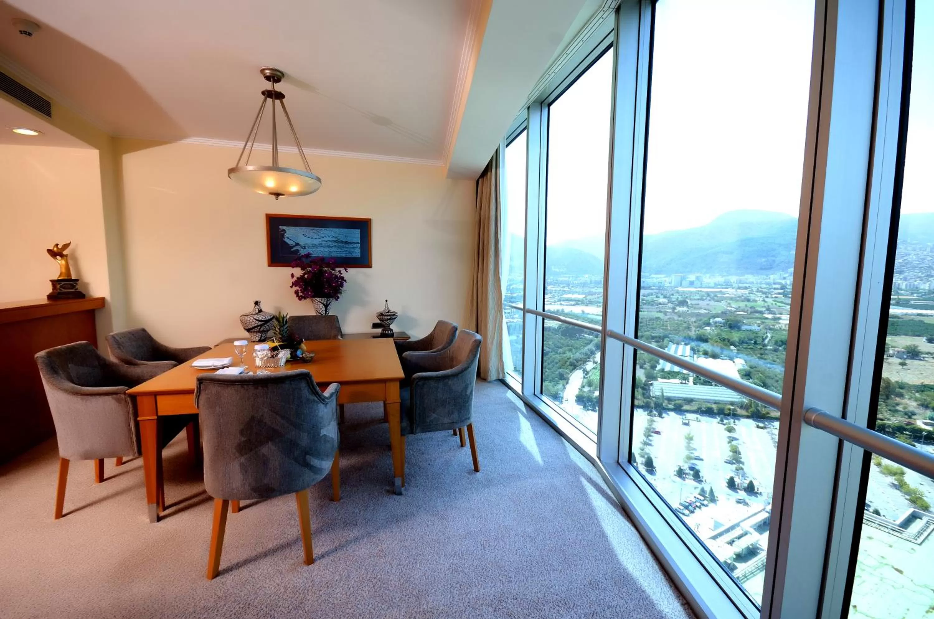 Dining area in Wyndham Grand Izmir Ozdilek Thermal & Spa