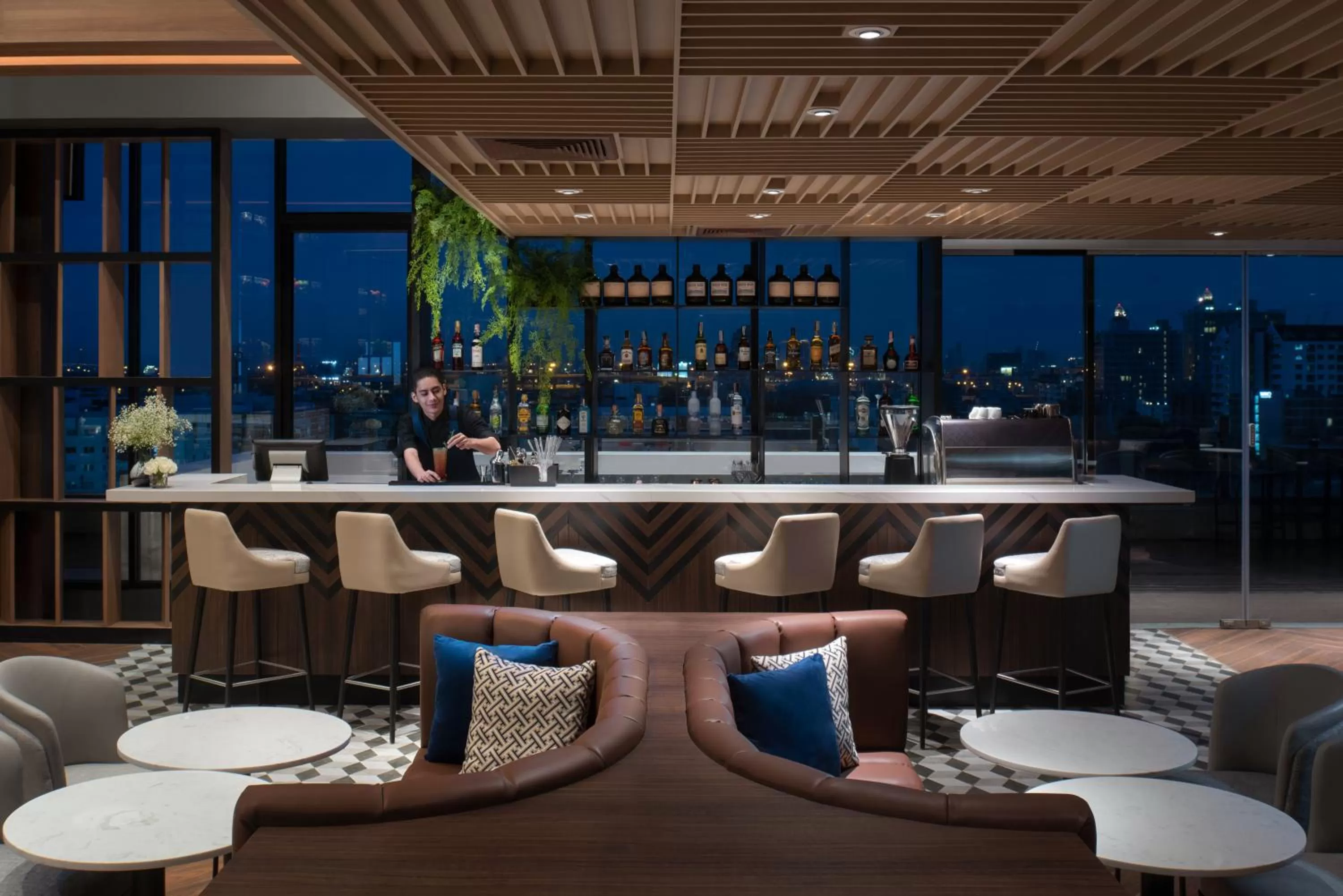 Lounge or bar in Avani Sukhumvit Bangkok - SHA Extra Plus Certified
