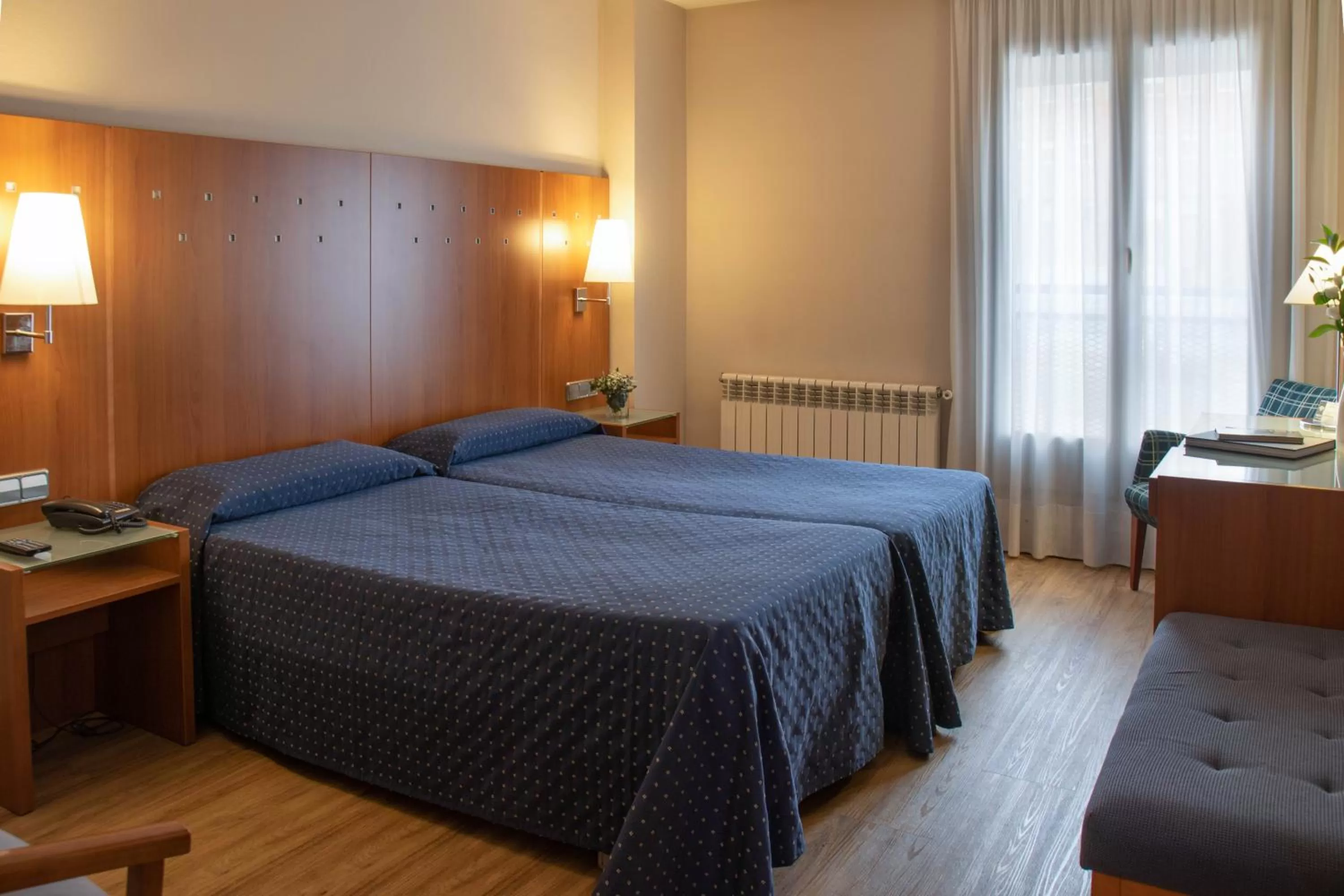 Bedroom, Bed in Hotel J. Balmes Vic