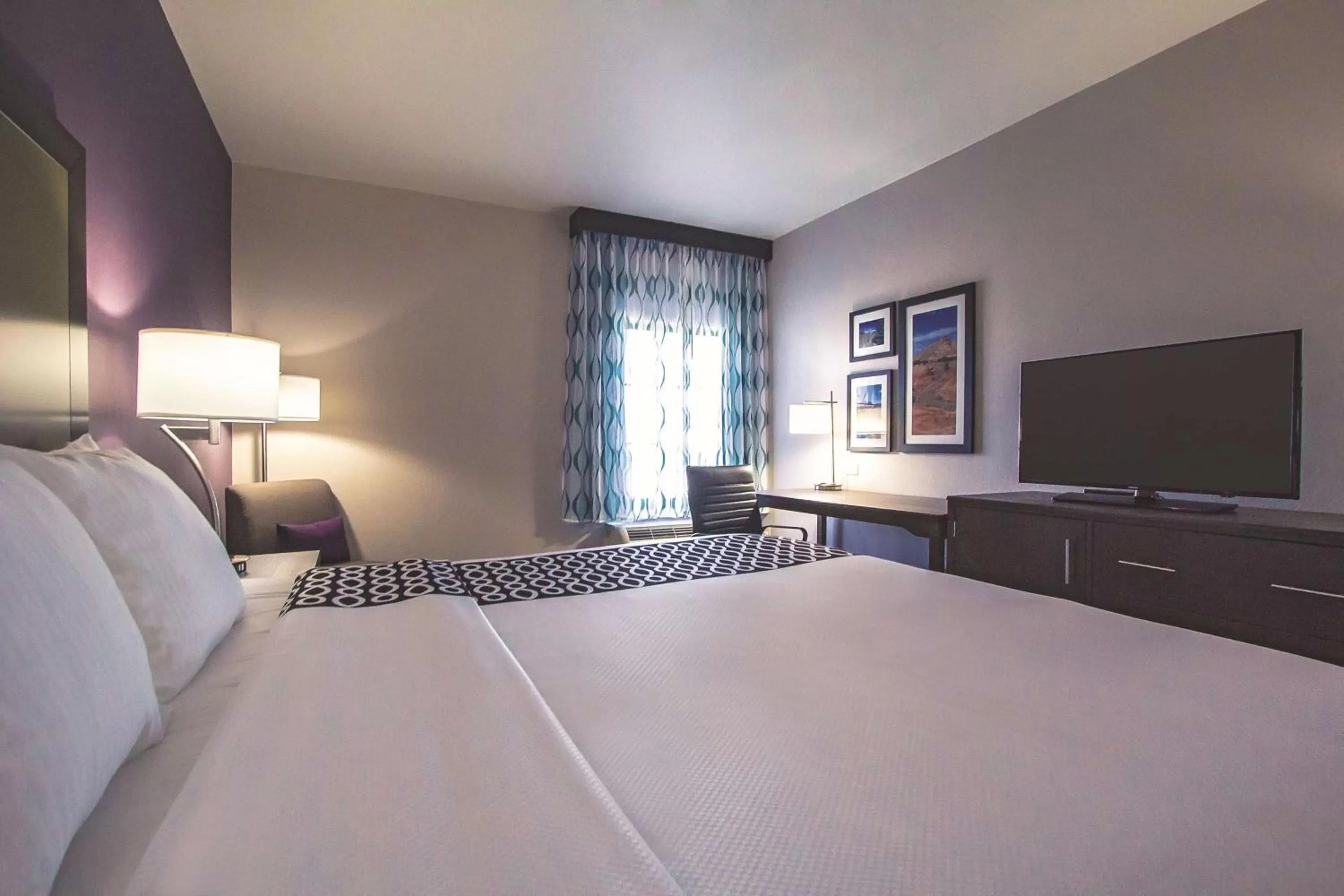 Photo of the whole room, Bed in La Quinta by Wyndham Pampa