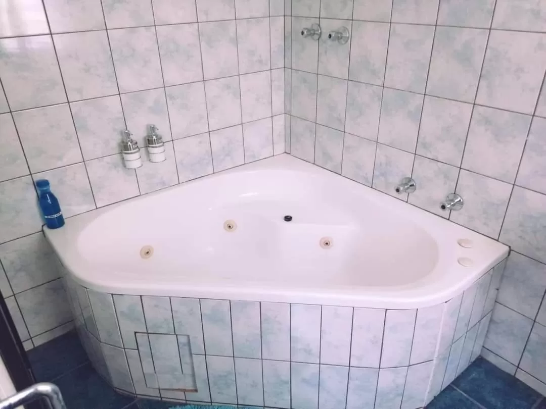 Hot Tub, Bathroom in Queensburgh B&B or Self Catering