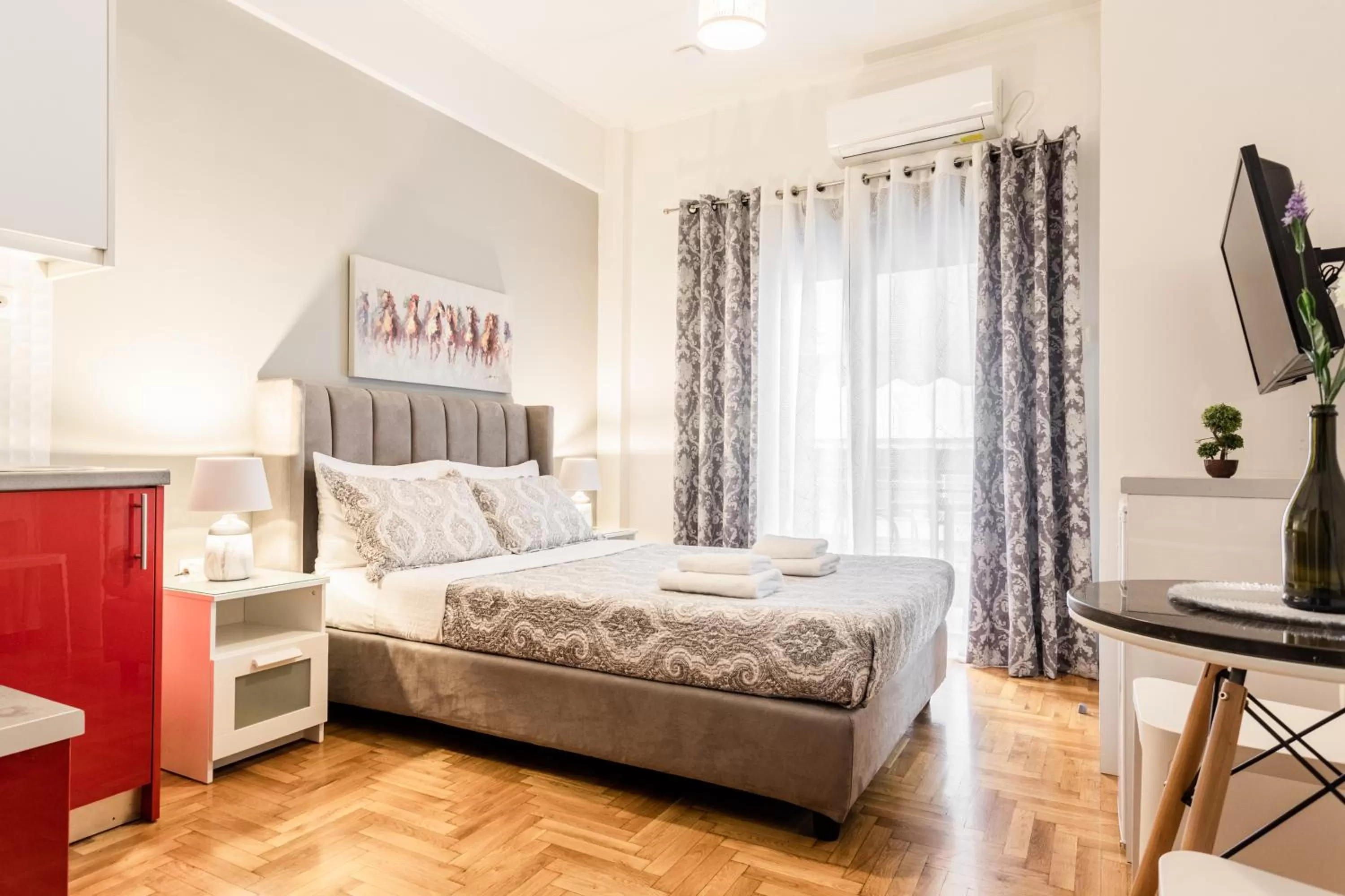 Bedroom, Bed in Nicholas Point Apartments and Rooms