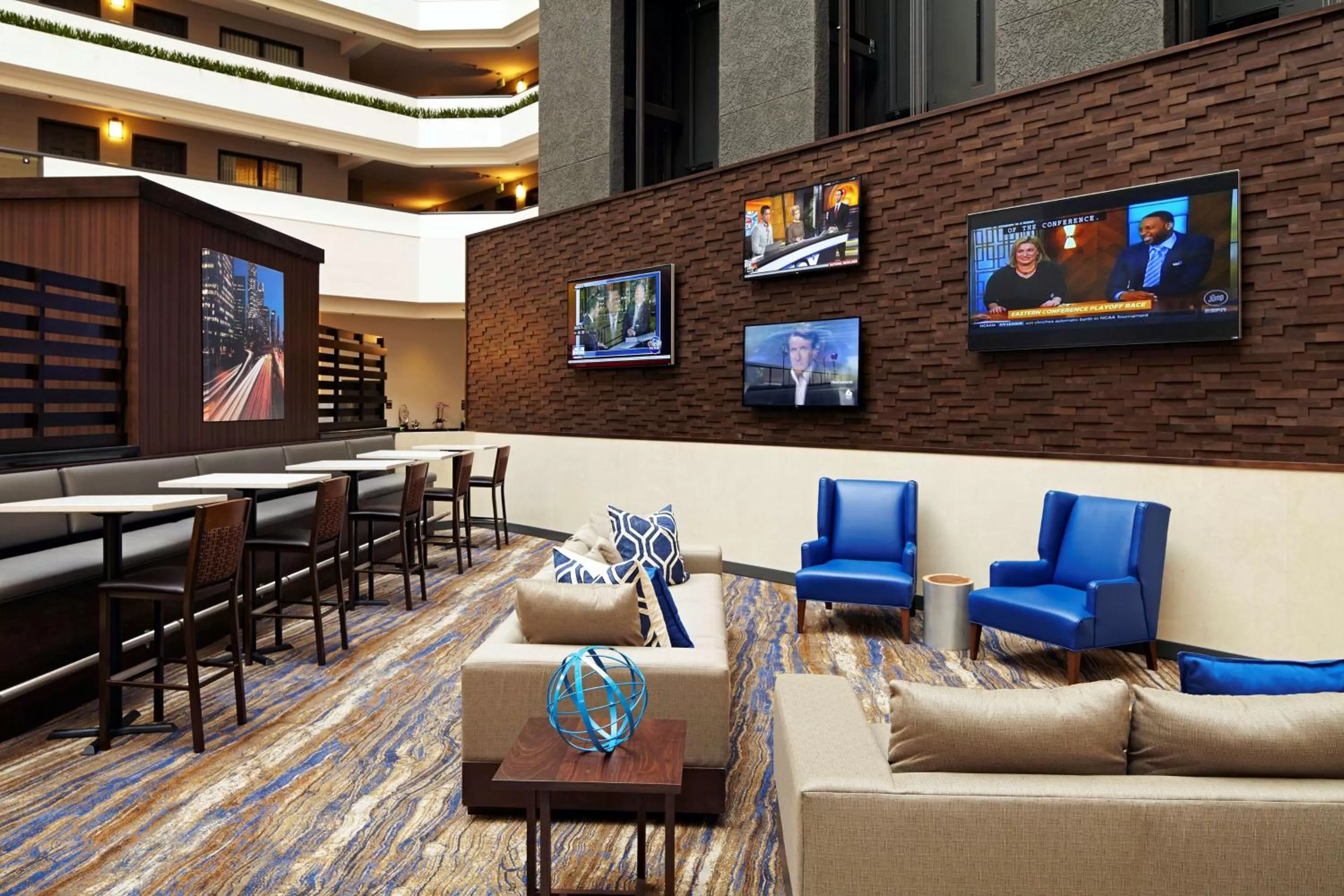 Lobby or reception in Embassy Suites Los Angeles - International Airport/North