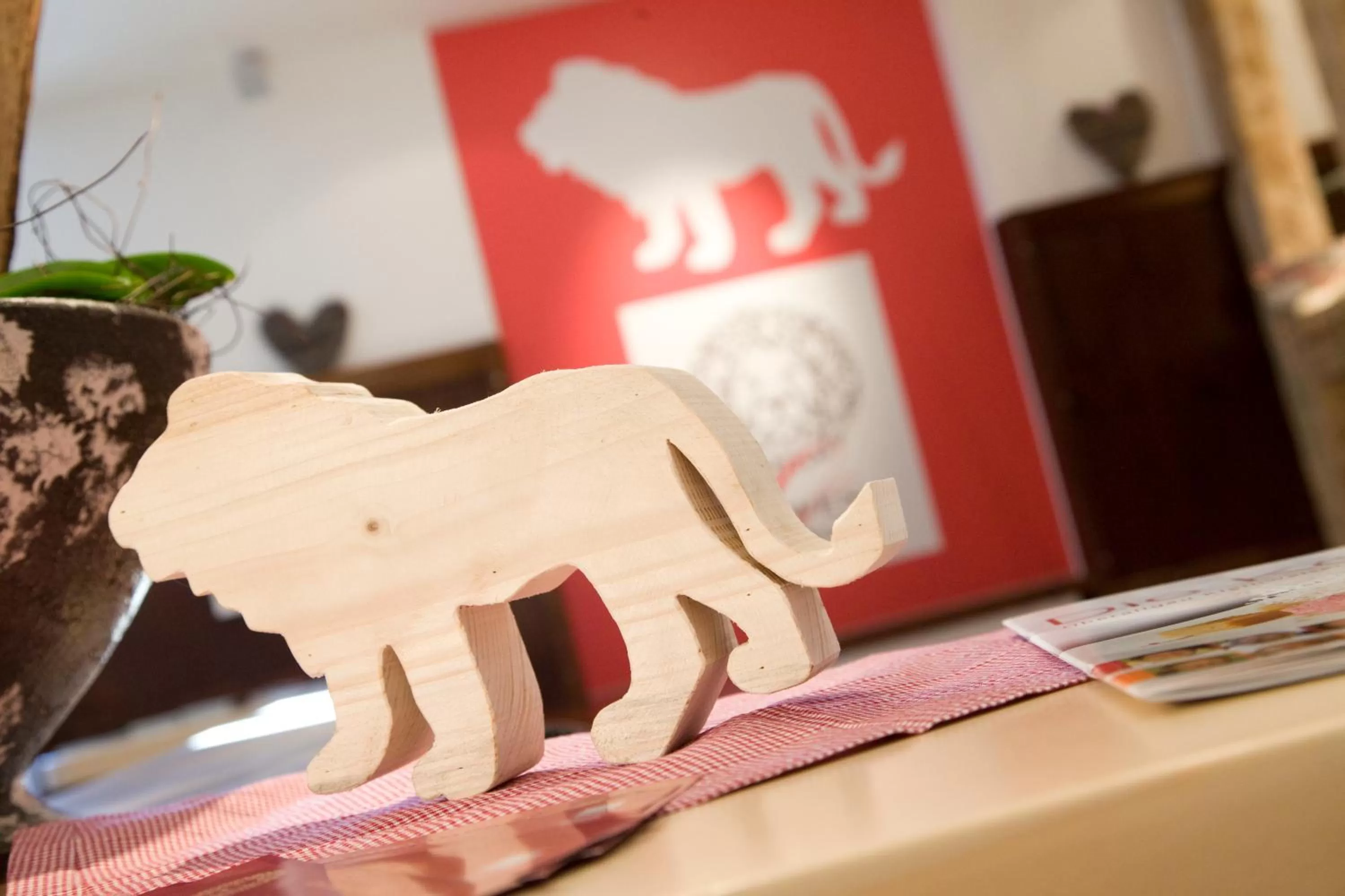 Decorative detail, Bed in Alpin Lifestyle Hotel Löwen & Strauss