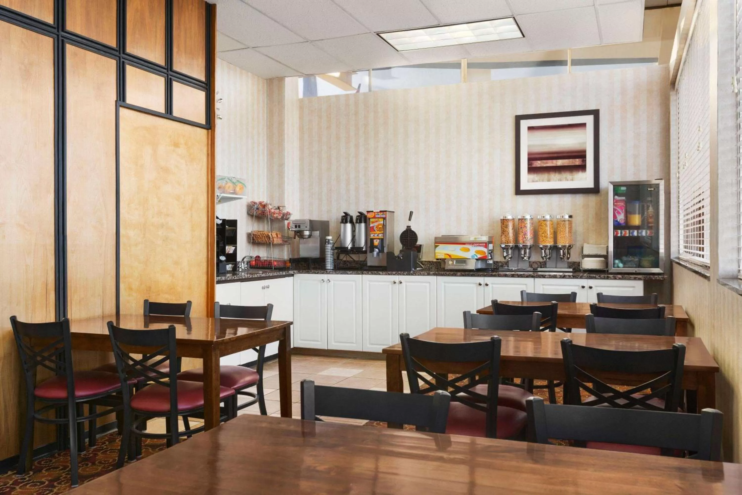 Restaurant/places to eat in Travelodge by Wyndham North Battleford