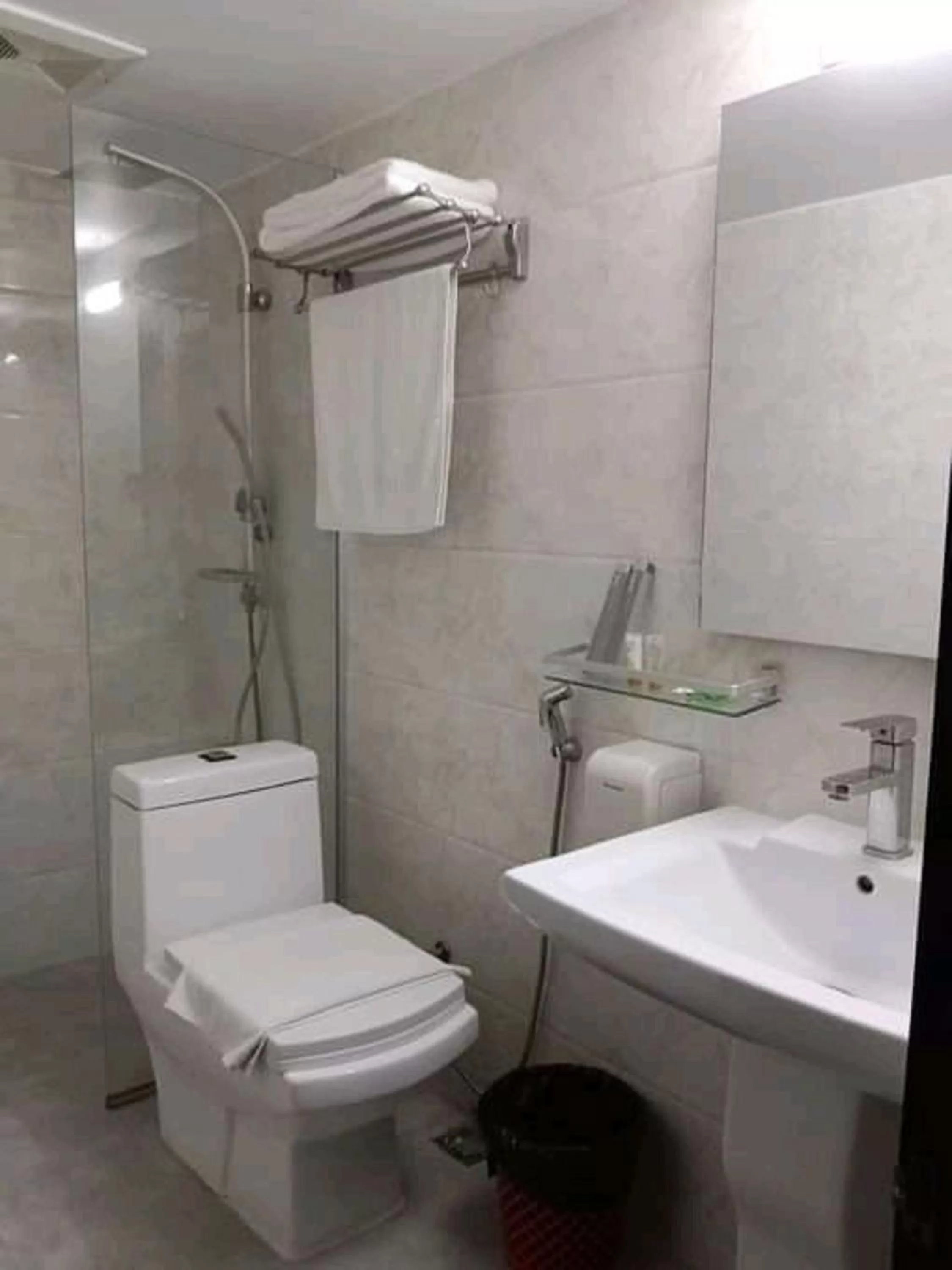 Bathroom in Hotel Gulshan Lake View