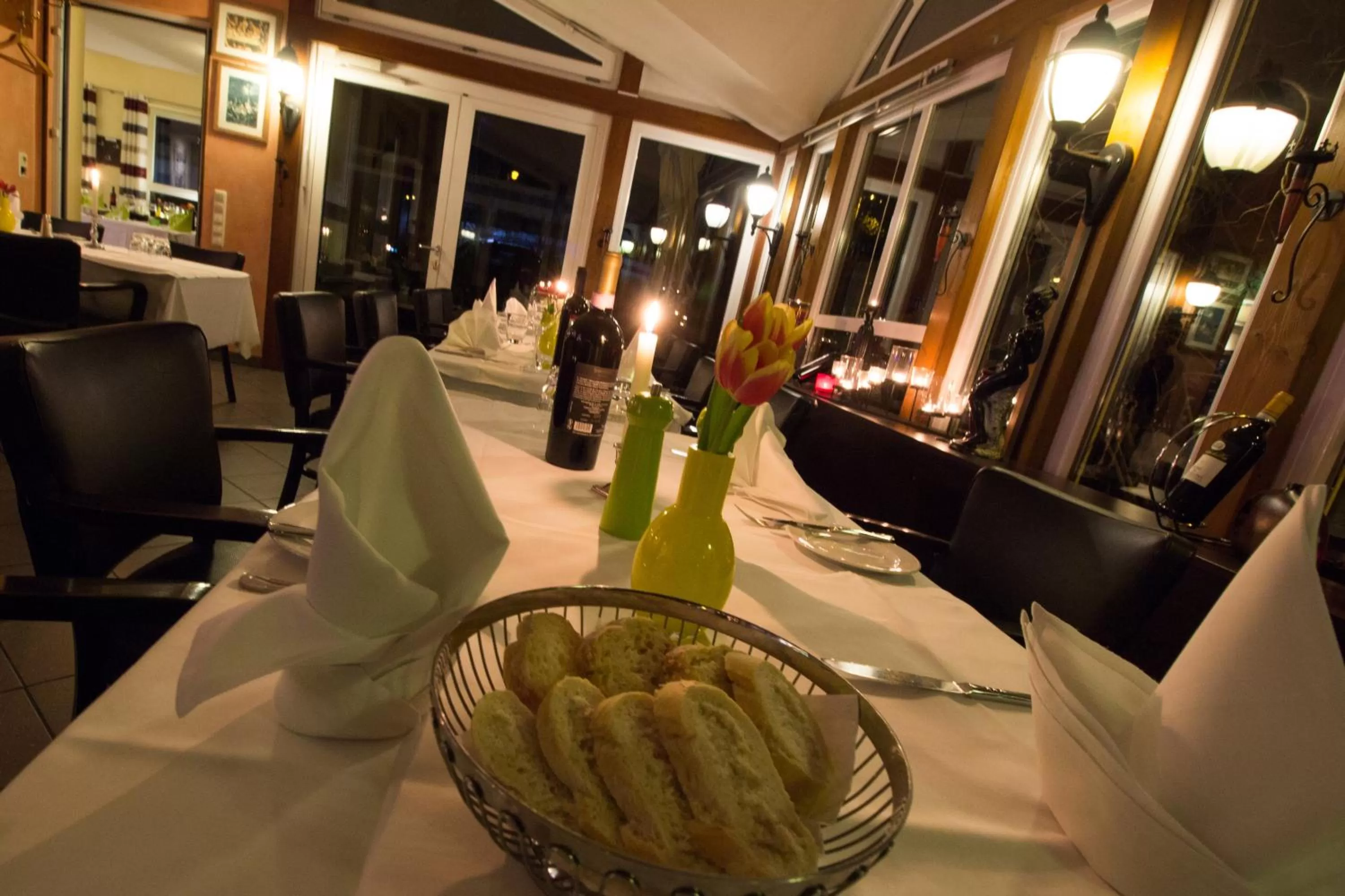 Restaurant/places to eat in HOTEL PARQÉO im A66